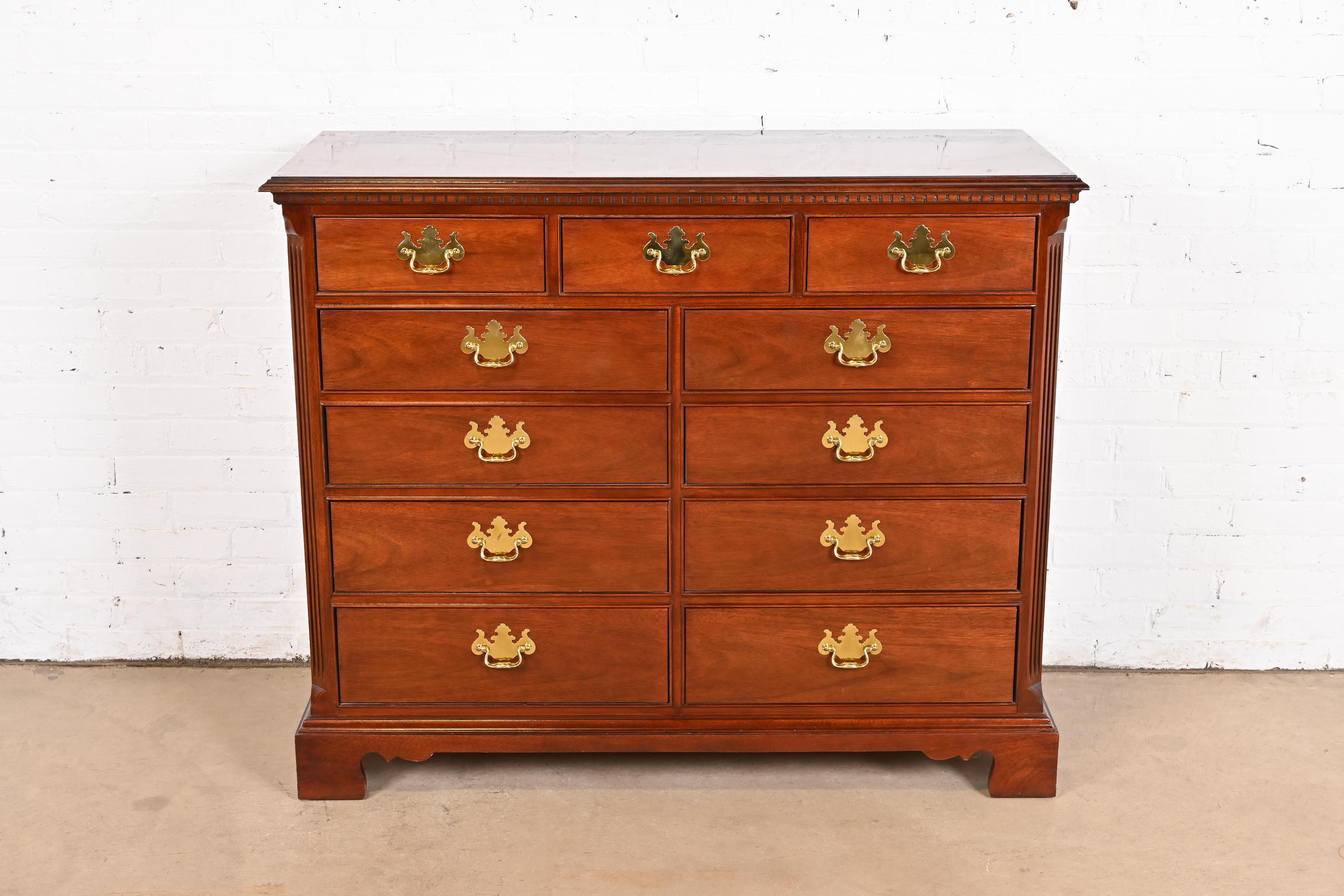 American Thomasville Georgian Solid Mahogany Eleven-Drawer Dresser or Chest of Drawers For Sale