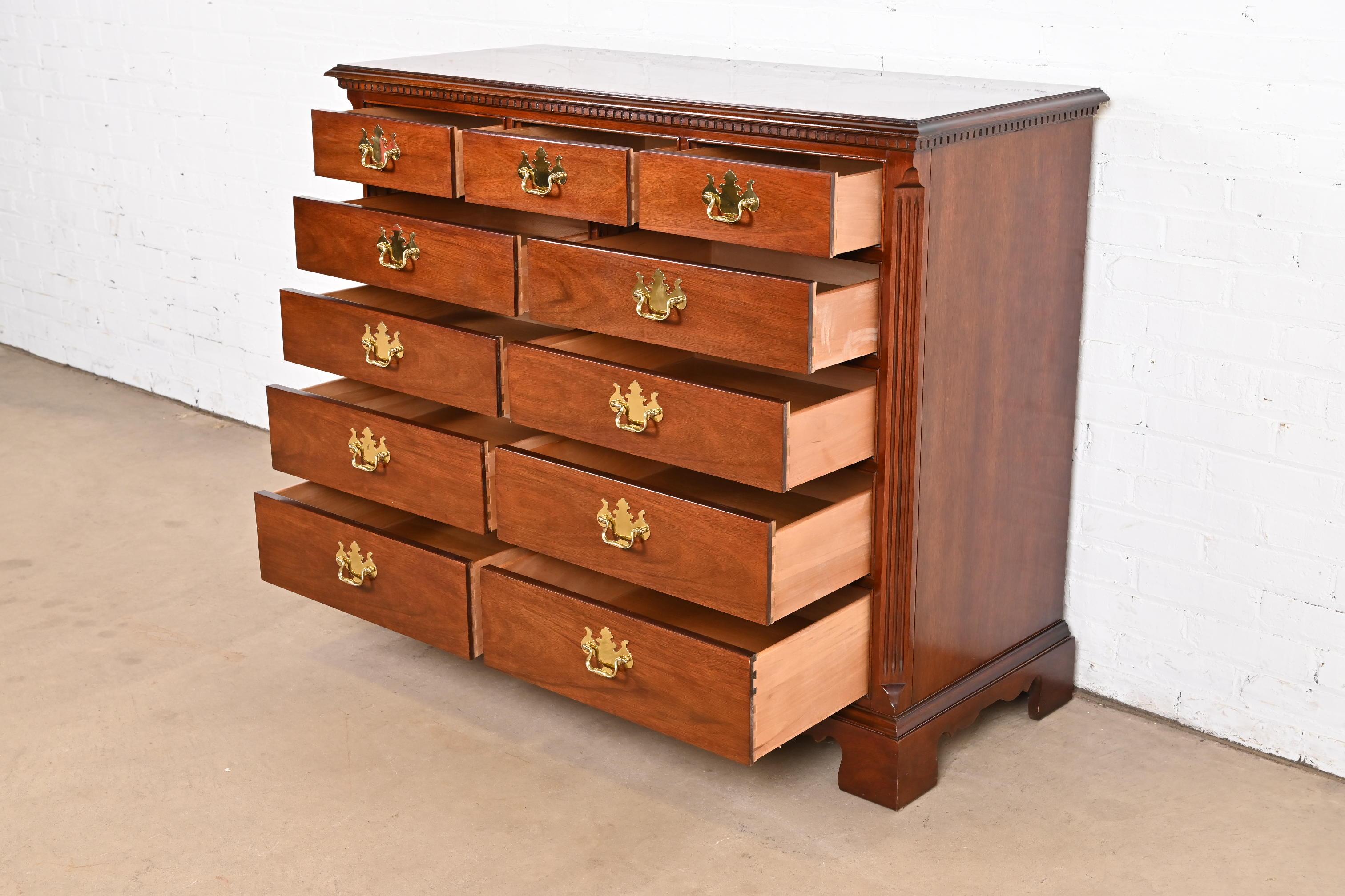 Thomasville Georgian Solid Mahogany Eleven-Drawer Dresser or Chest of Drawers For Sale 1