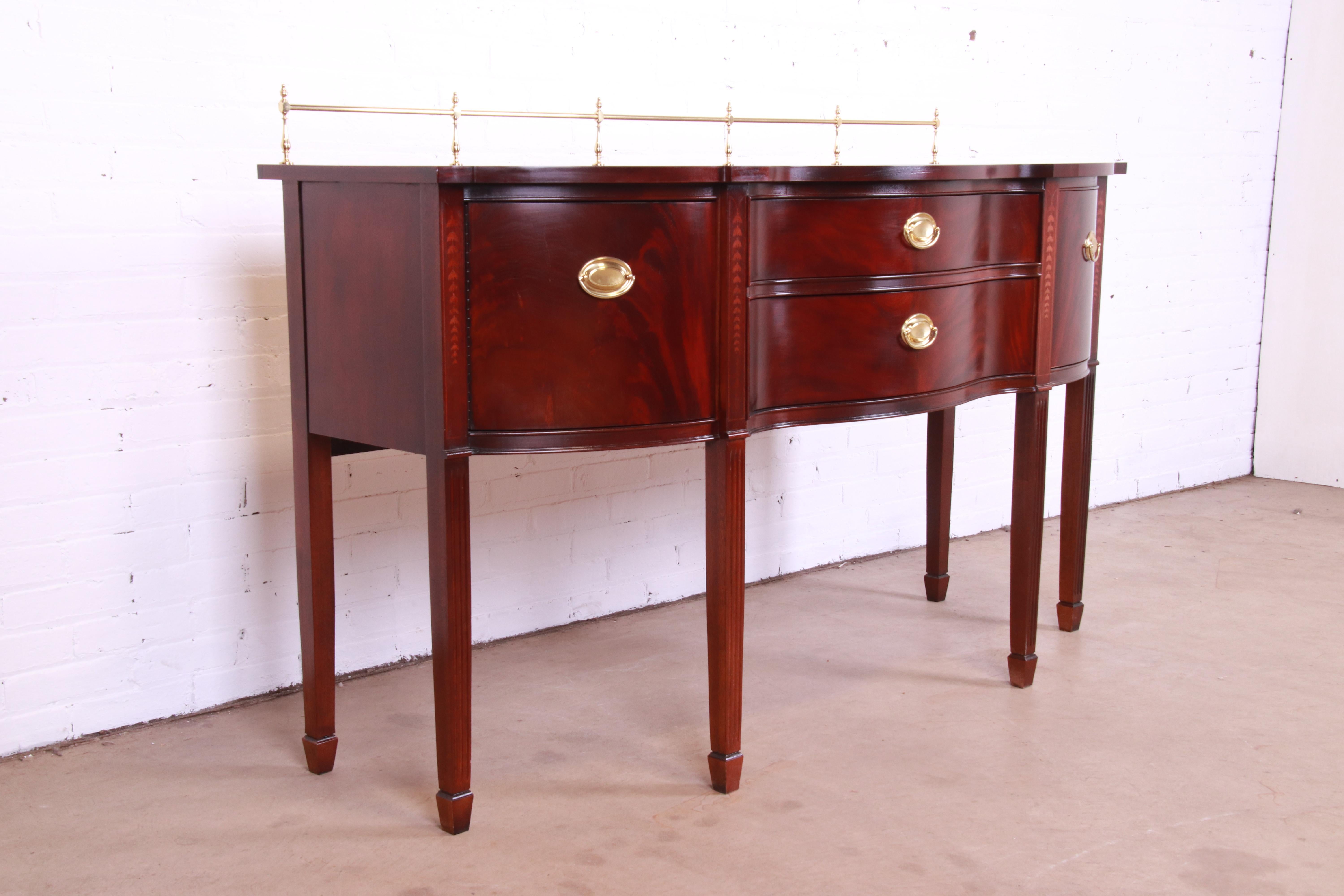 Thomasville Hepplewhite Inlaid Mahogany Serpentine Sideboard or Credenza In Good Condition In South Bend, IN