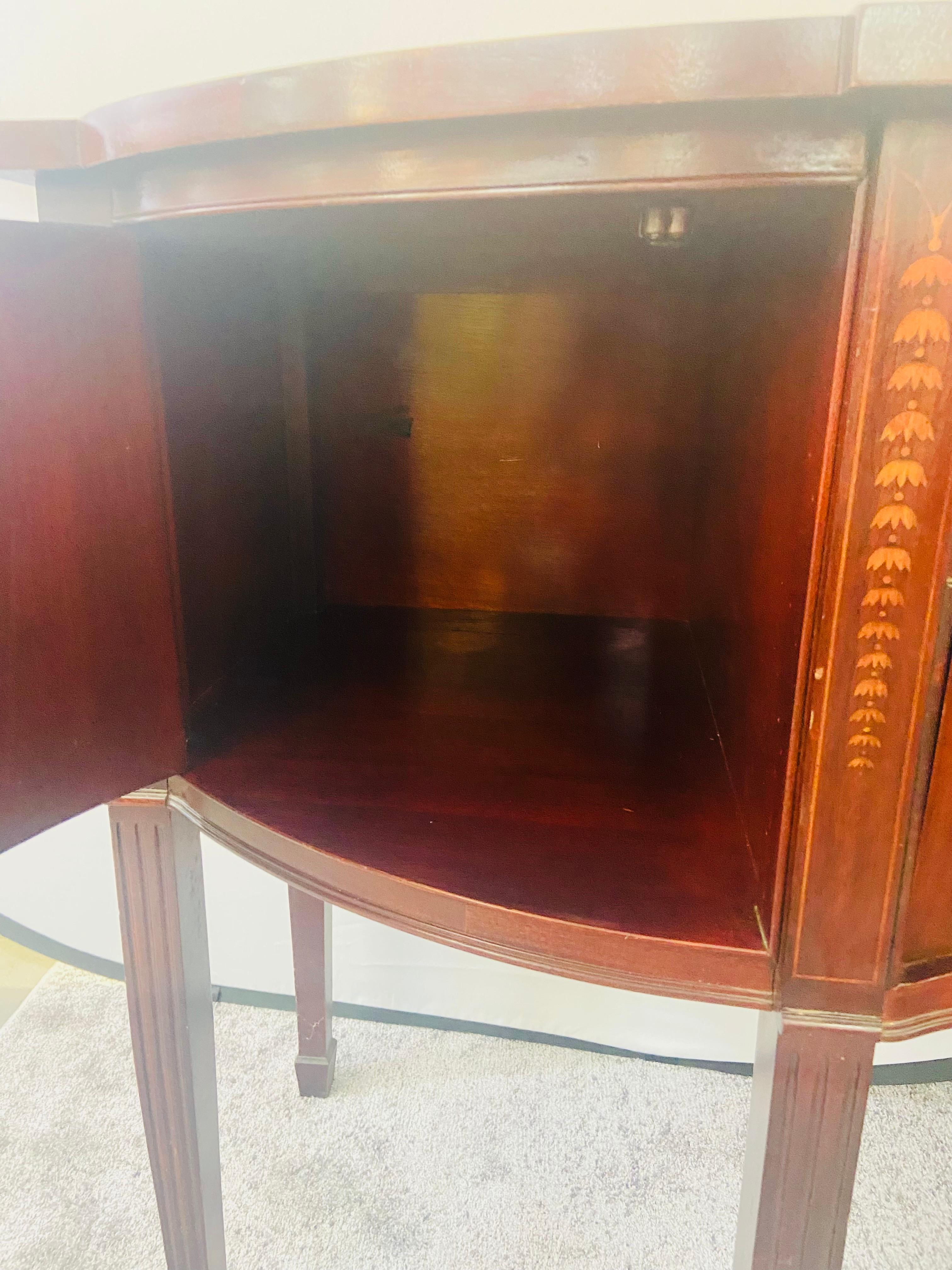 Thomasville Hepplewhite Style Inlaid Mahogany Sideboard, Console or Buffet 5