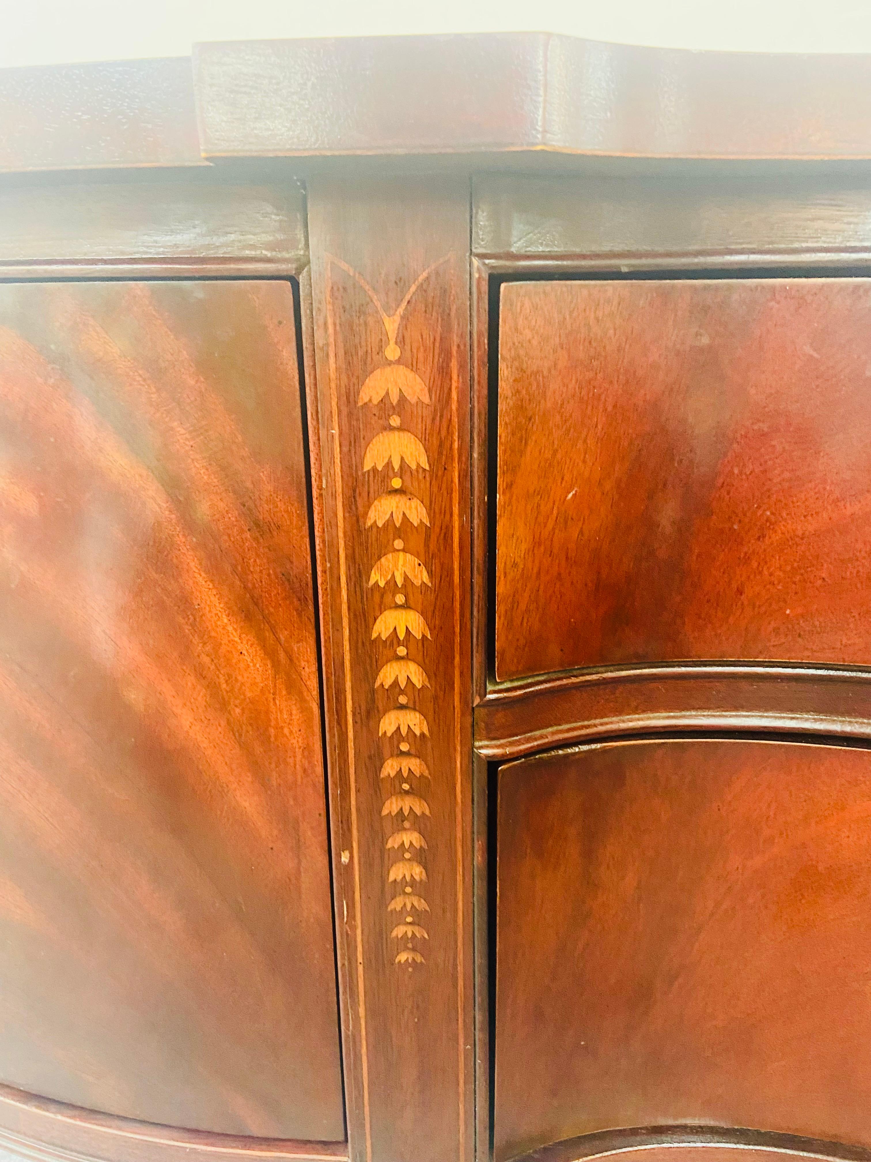 20th Century Thomasville Hepplewhite Style Inlaid Mahogany Sideboard, Console or Buffet