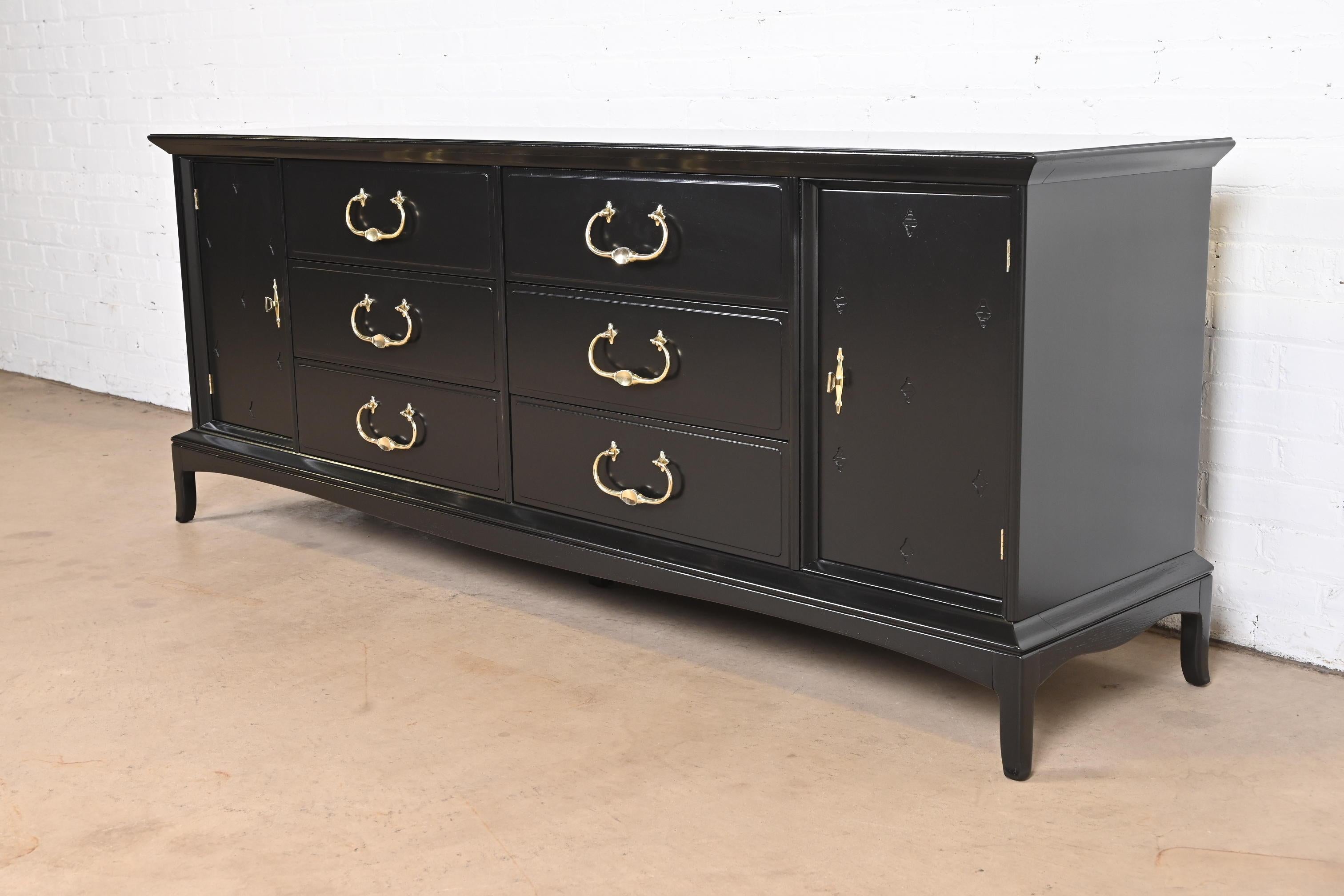 Thomasville Hollywood Regency Chinoiserie Black Lacquered Dresser, Refinished In Good Condition In South Bend, IN