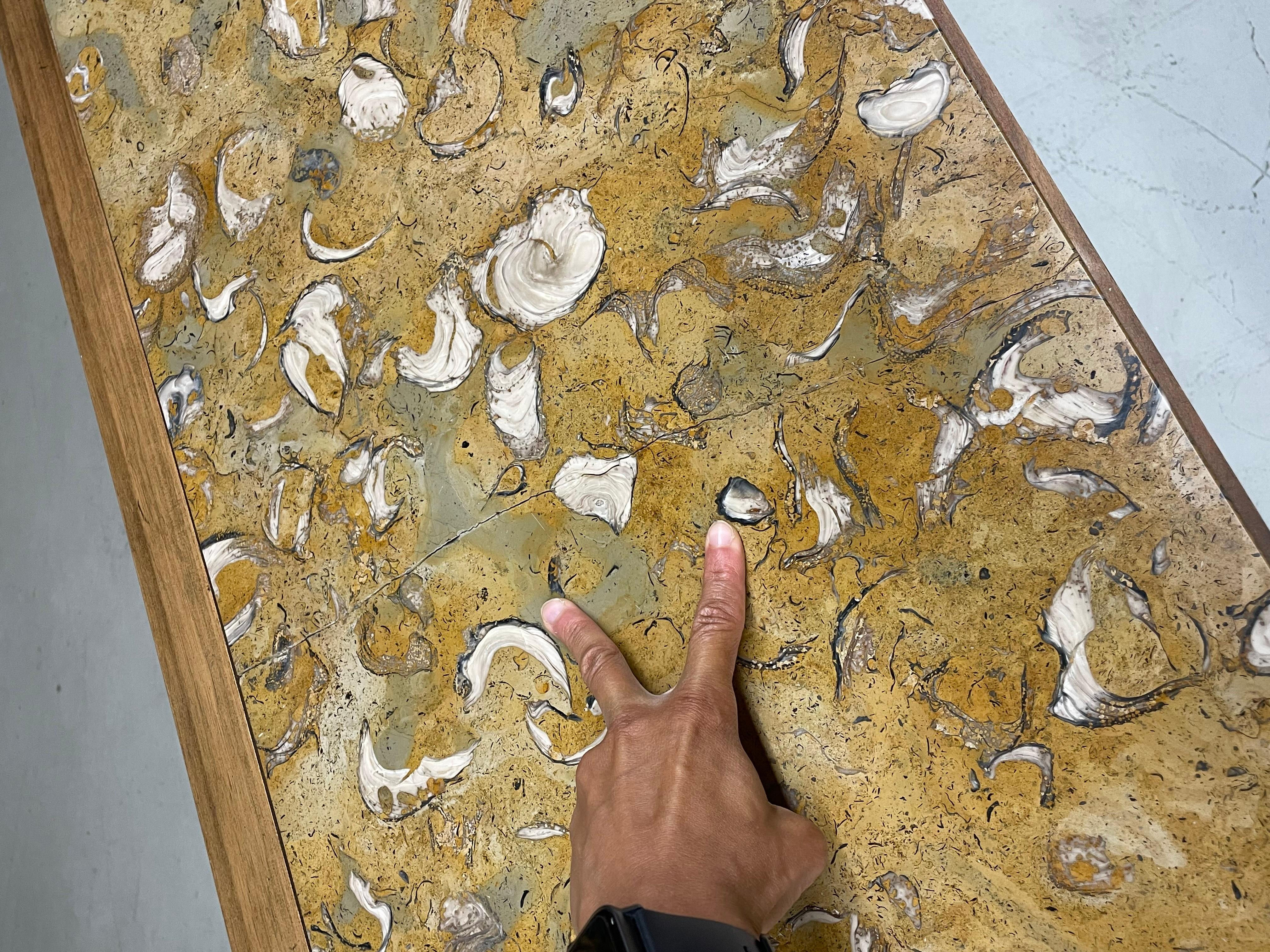 Credenza estilo marroquí Thomasville Horizon Tommi Parzinger con tapa de piedra en venta 4