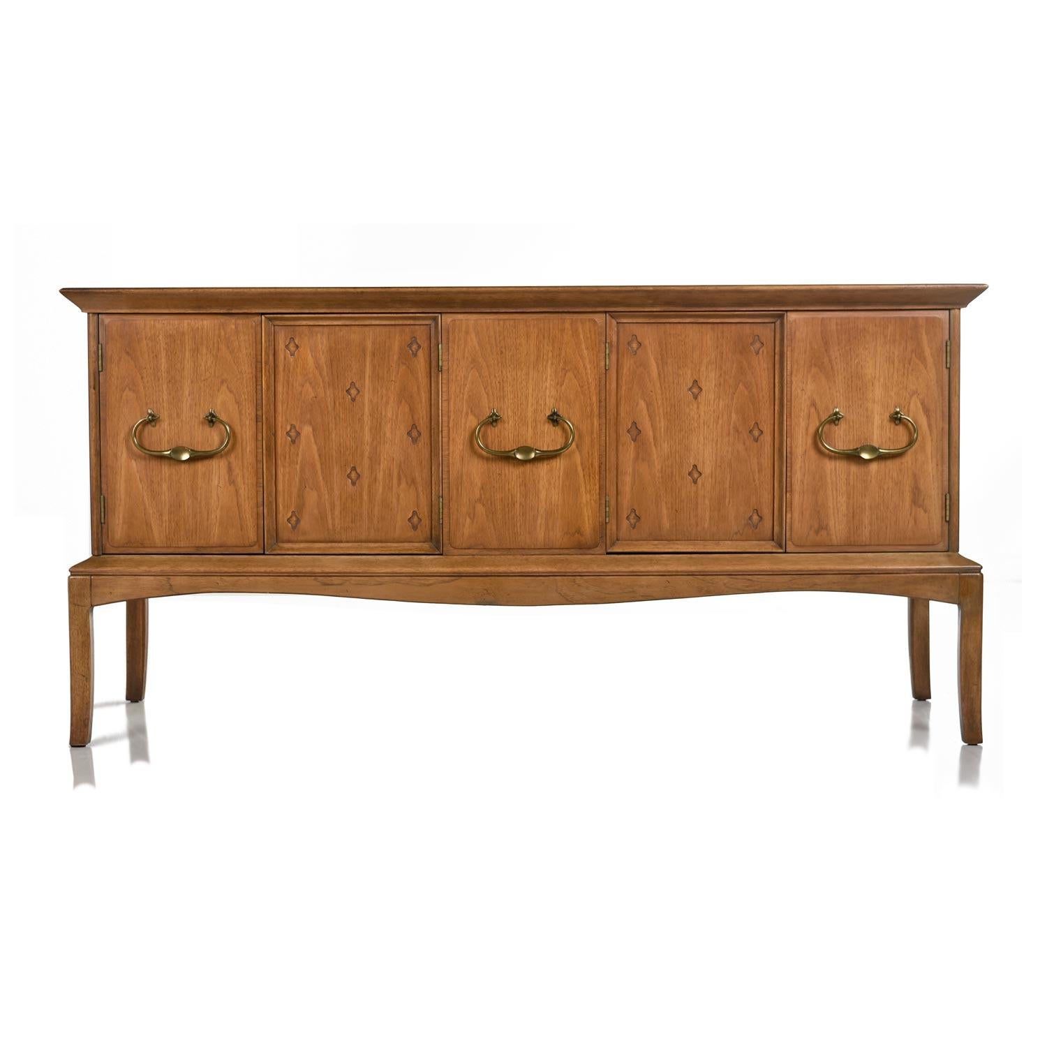 Credenza estilo marroquí Thomasville Horizon Tommi Parzinger con tapa de piedra Moderno de mediados de siglo en venta