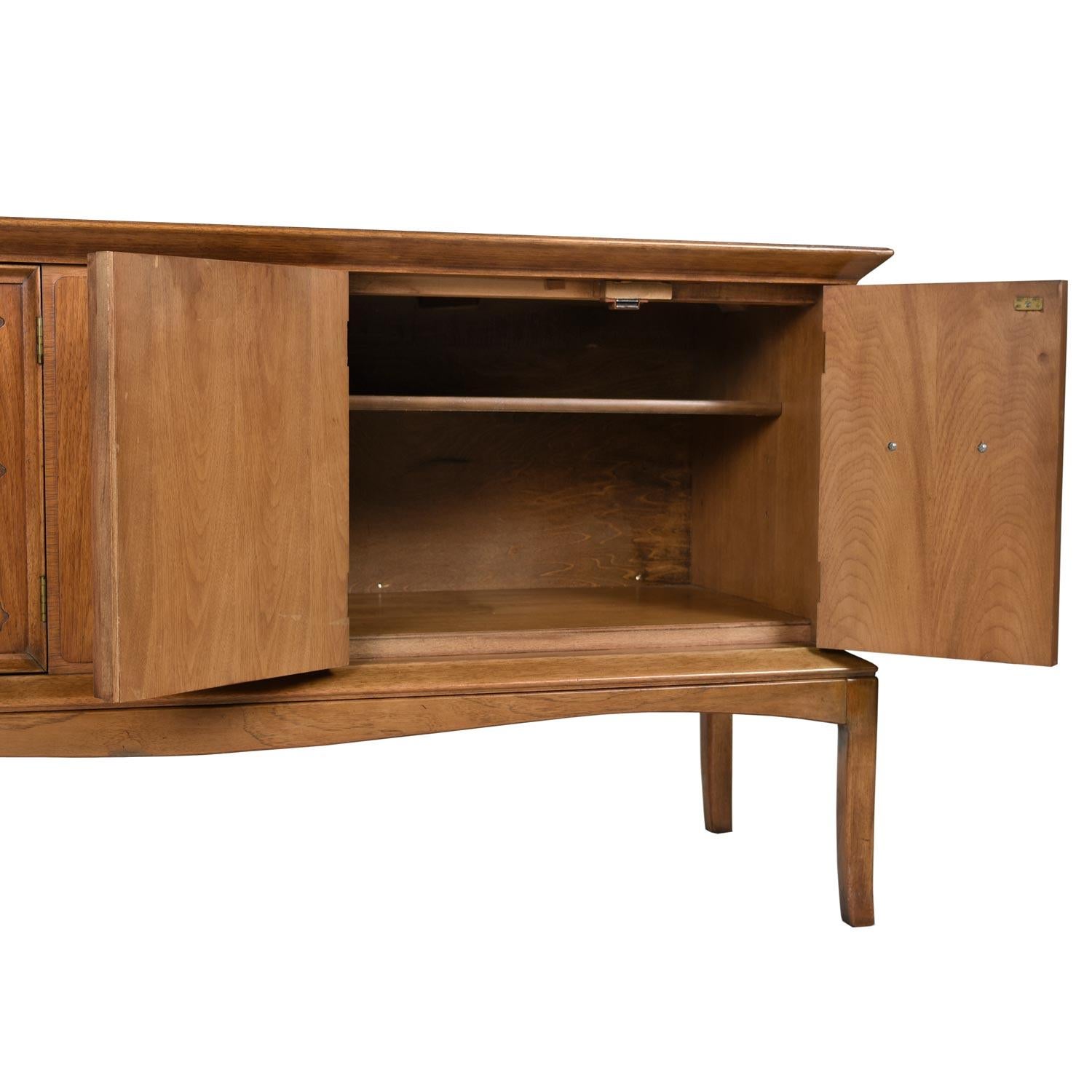 Credenza estilo marroquí Thomasville Horizon Tommi Parzinger con tapa de piedra en Bueno estado para la venta en Chattanooga, TN