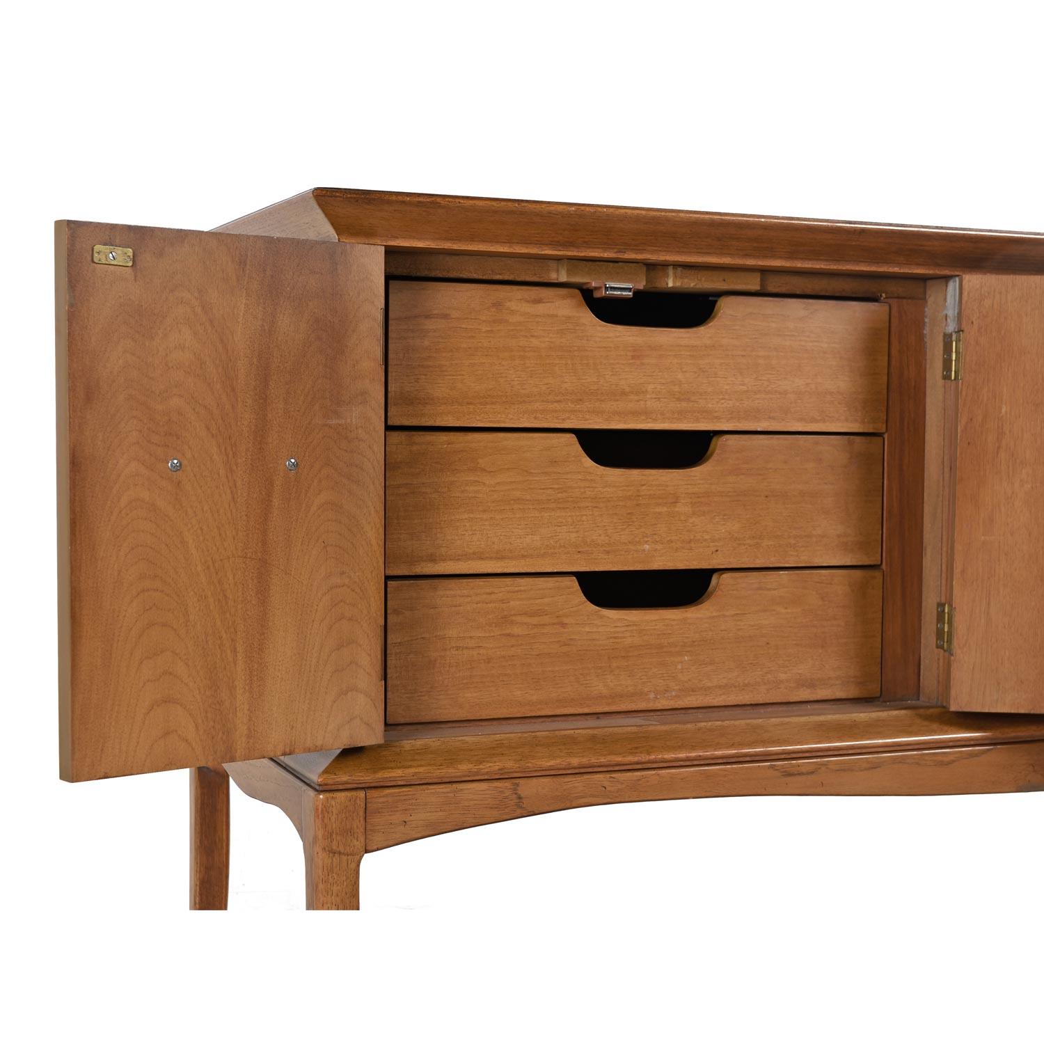 Credenza estilo marroquí Thomasville Horizon Tommi Parzinger con tapa de piedra mediados del siglo XX en venta