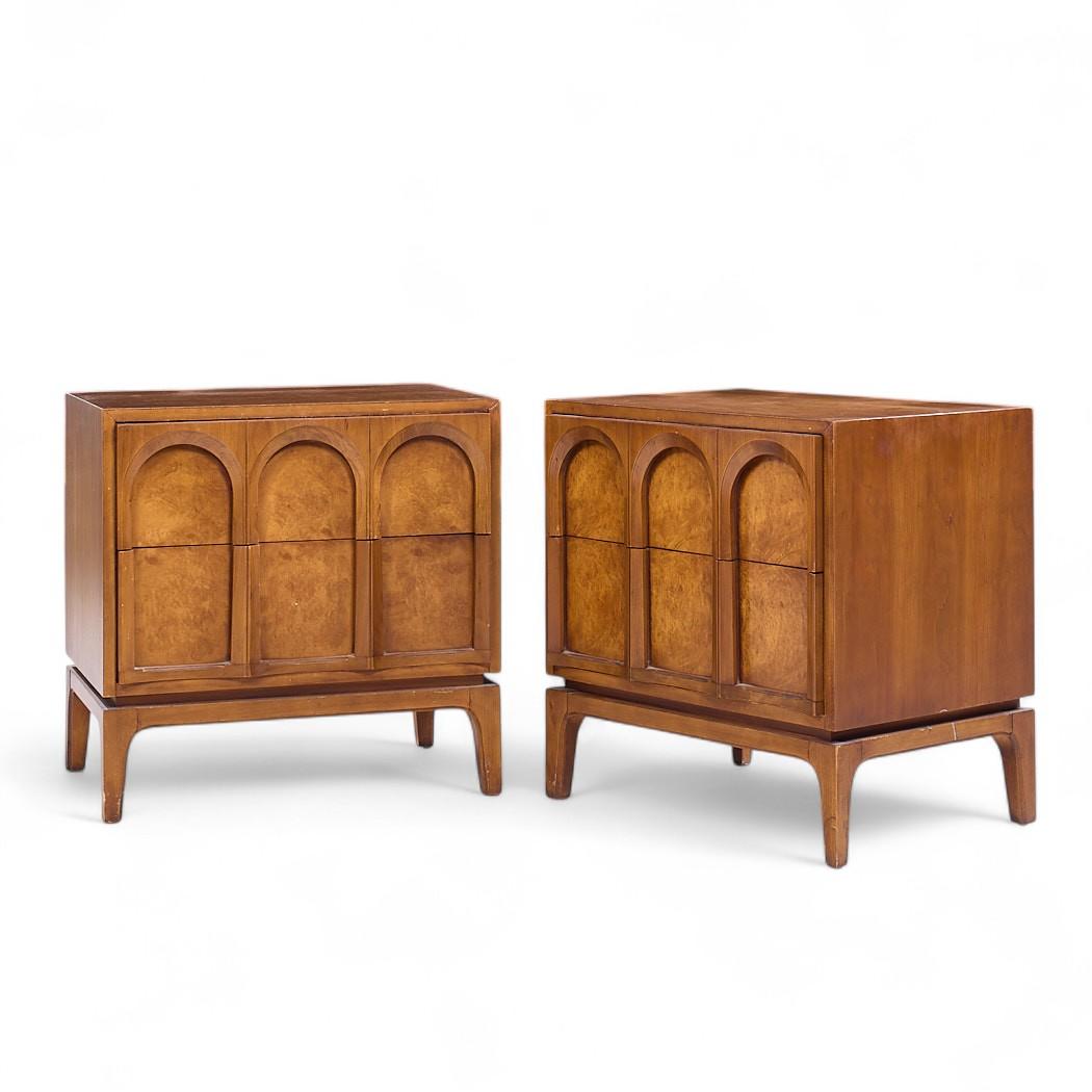 Mid-Century Modern Thomasville Mid Century Arched Walnut and Burlwood Nightstands - Pair For Sale