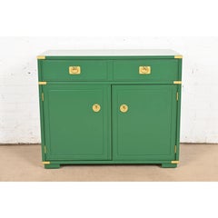 Thomasville Mid-Century Hollywood Regency Campaigner Barschrank, neu lackiert