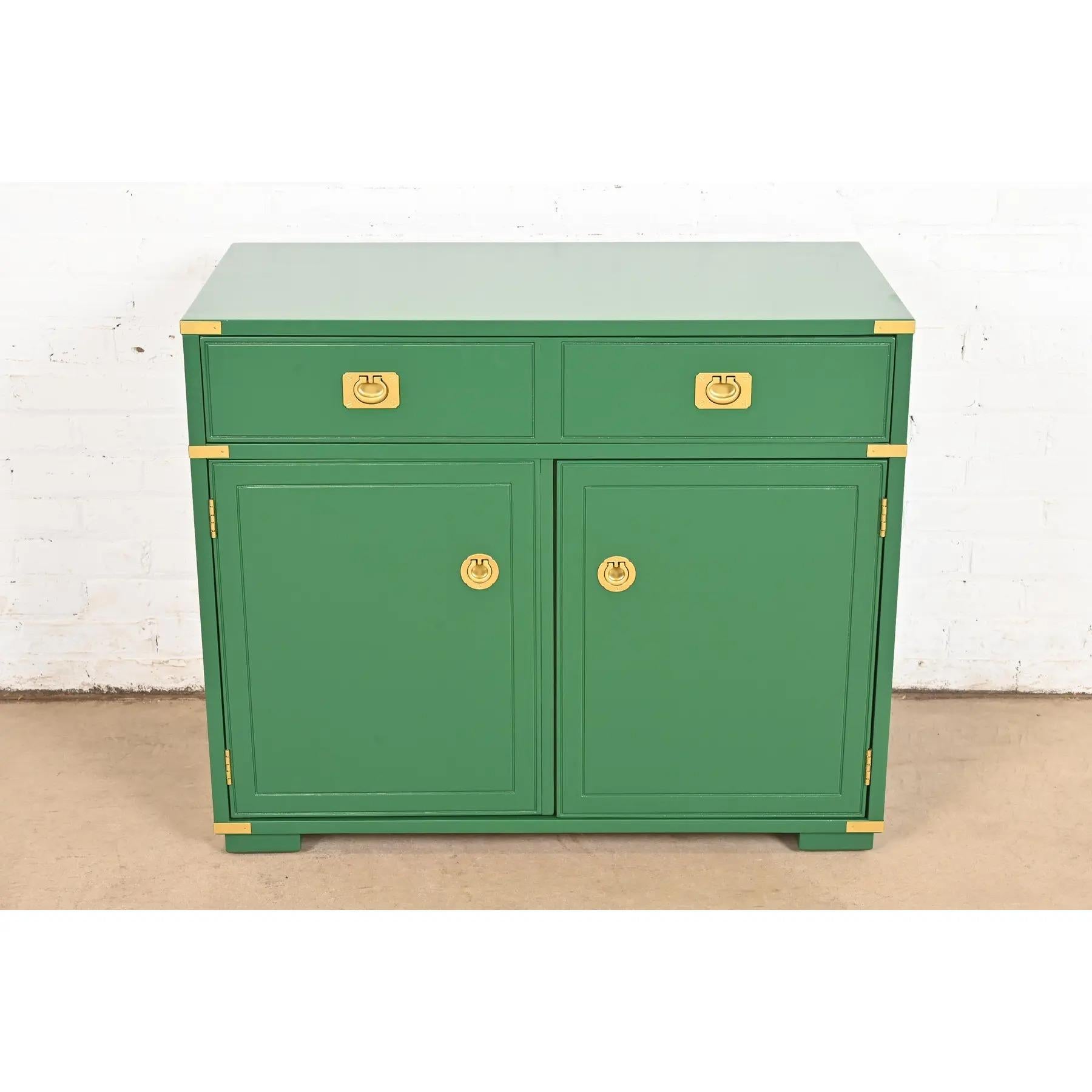 Mueble Bar Thomasville Mid-Century Hollywood Regency Campaign, Recién Acabado Regencia de Hollywood en venta