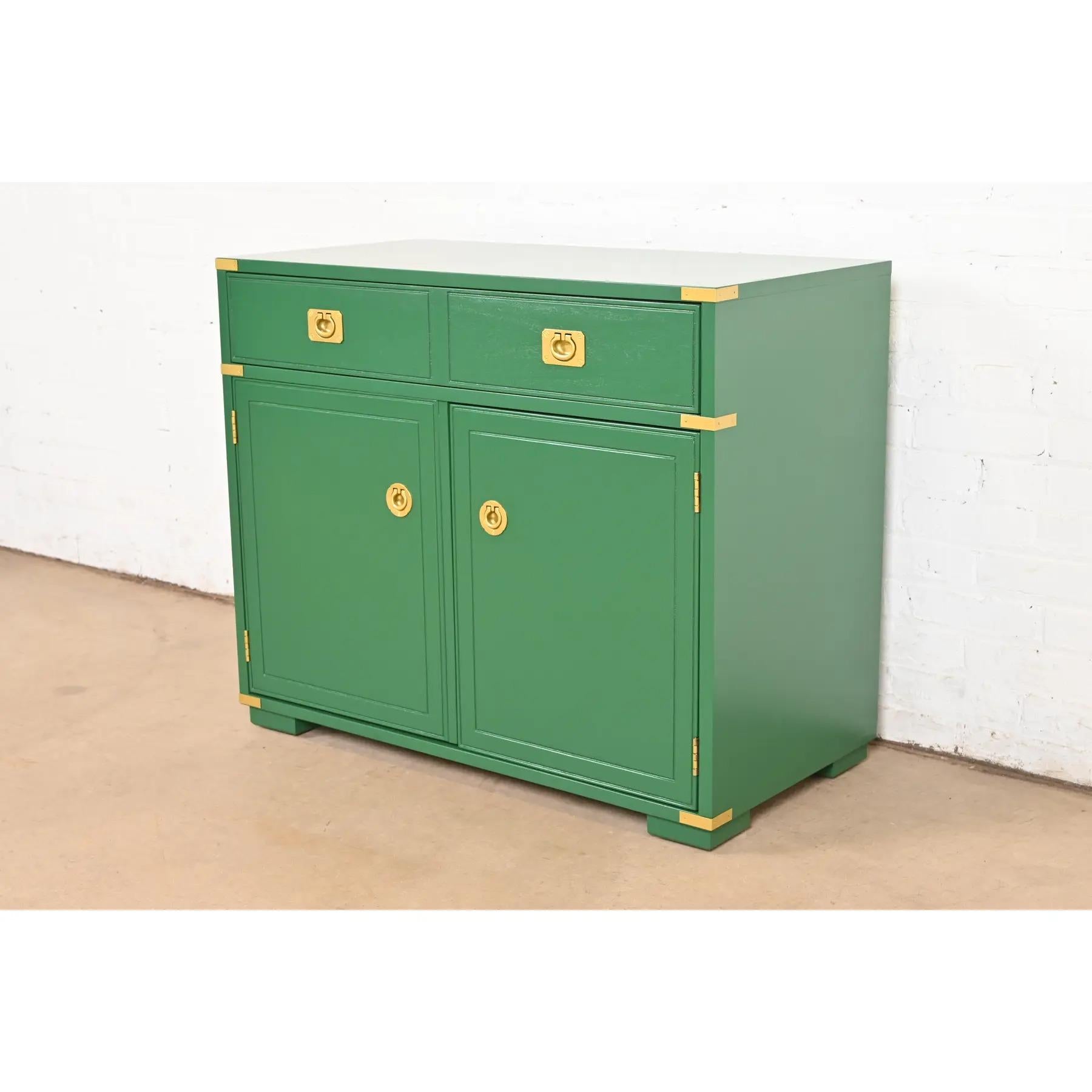 Mueble Bar Thomasville Mid-Century Hollywood Regency Campaign, Recién Acabado Estadounidense en venta