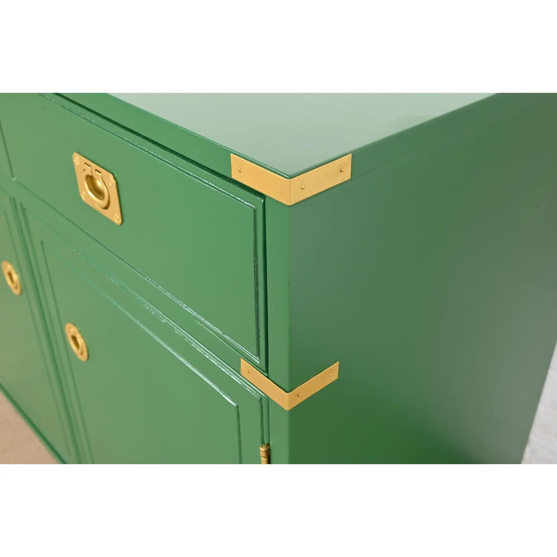 Mueble Bar Thomasville Mid-Century Hollywood Regency Campaign, Recién Acabado en venta 2