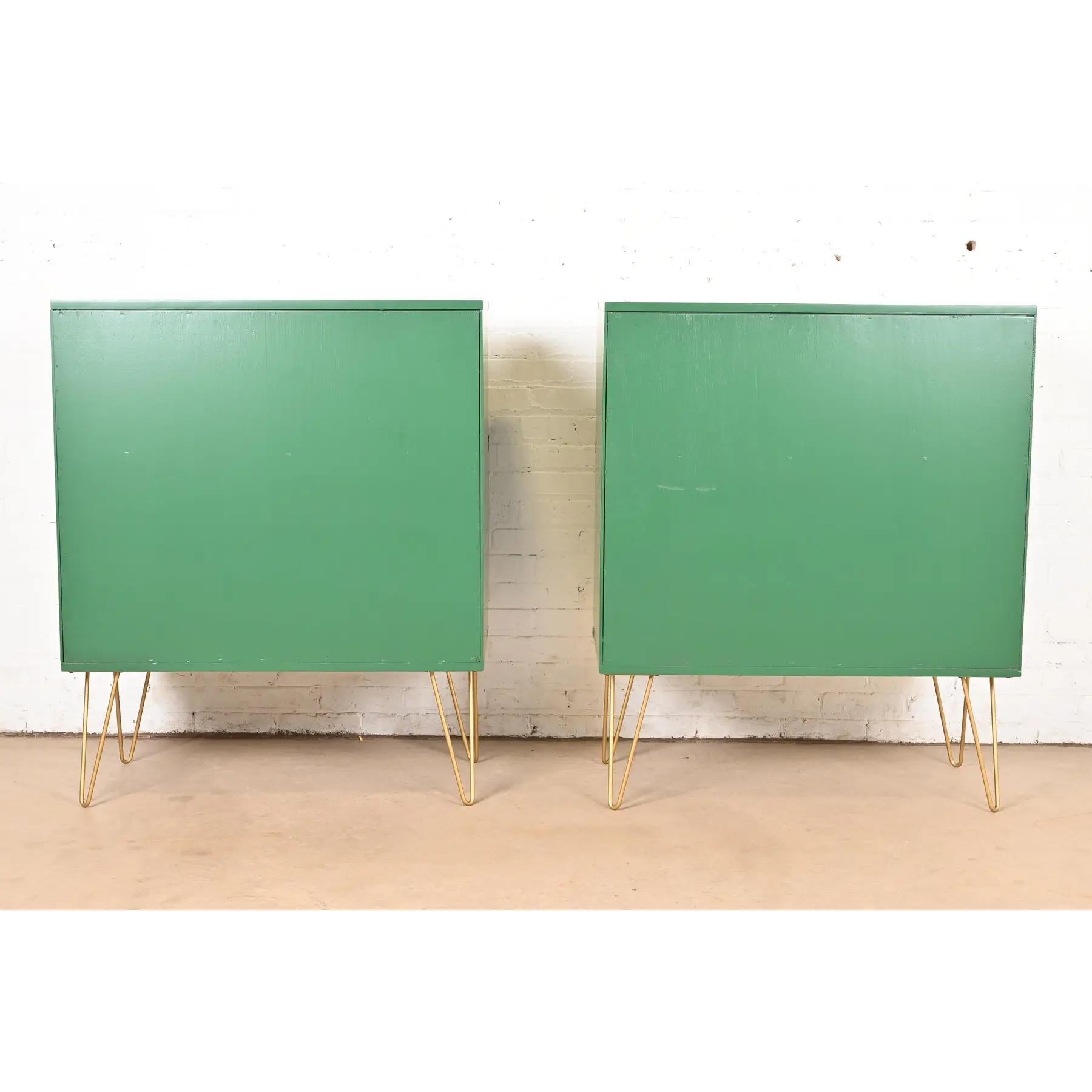 Thomasville Mid-Century Hollywood Regency Campaign Bookcases, Refinished (Bibliothèques de campagne) en vente 5