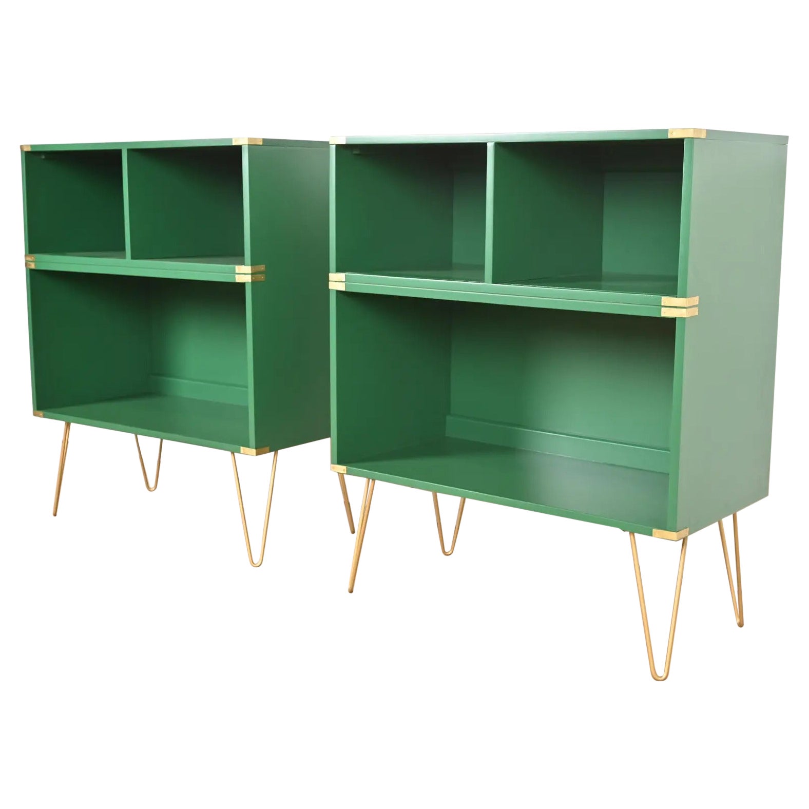 Thomasville Mid-Century Hollywood Regency Campaign Bookcases, Refinished (Bibliothèques de campagne)
