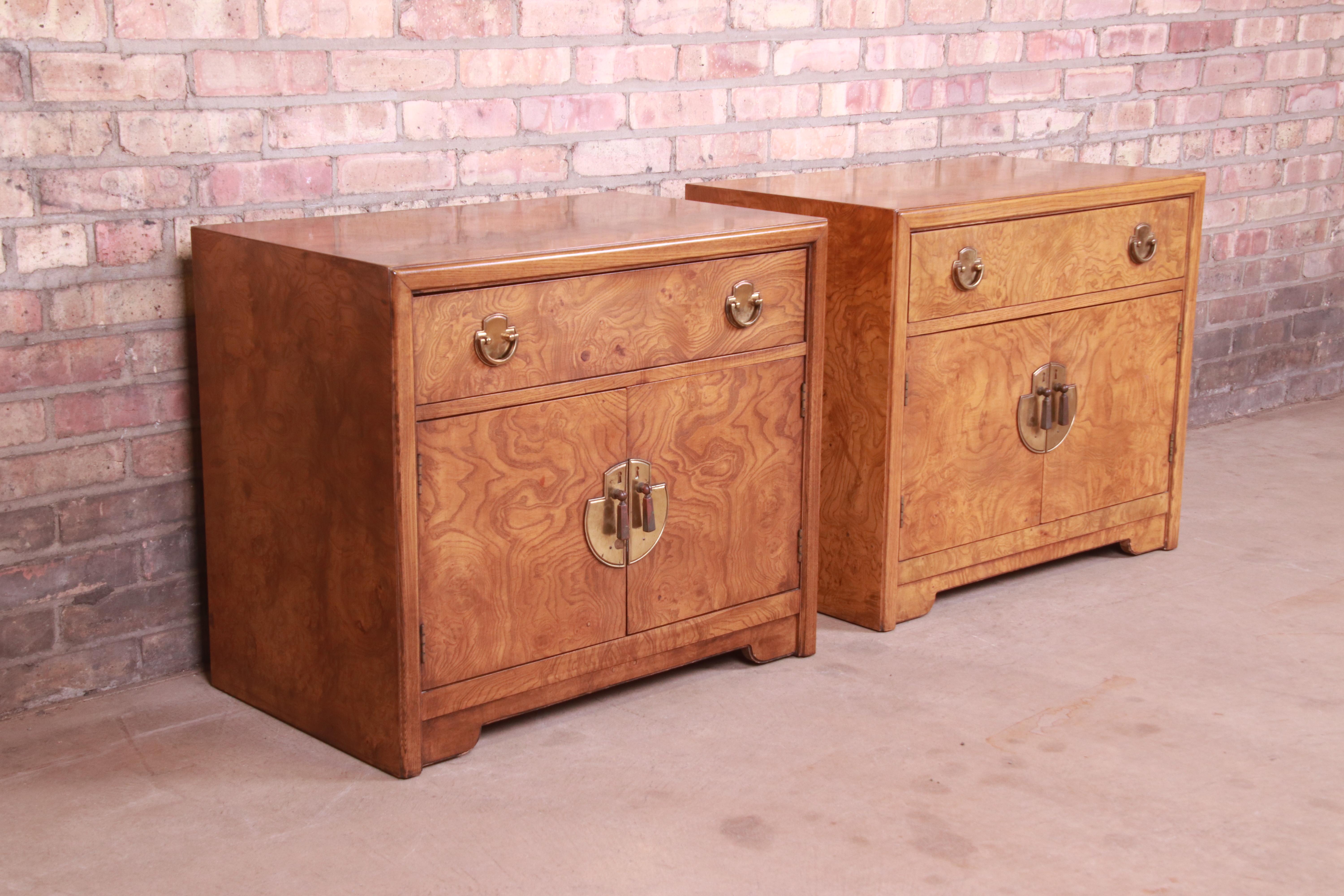 Late 20th Century Thomasville Mid-Century Hollywood Regency Chinoiserie Burl Wood Nightstands