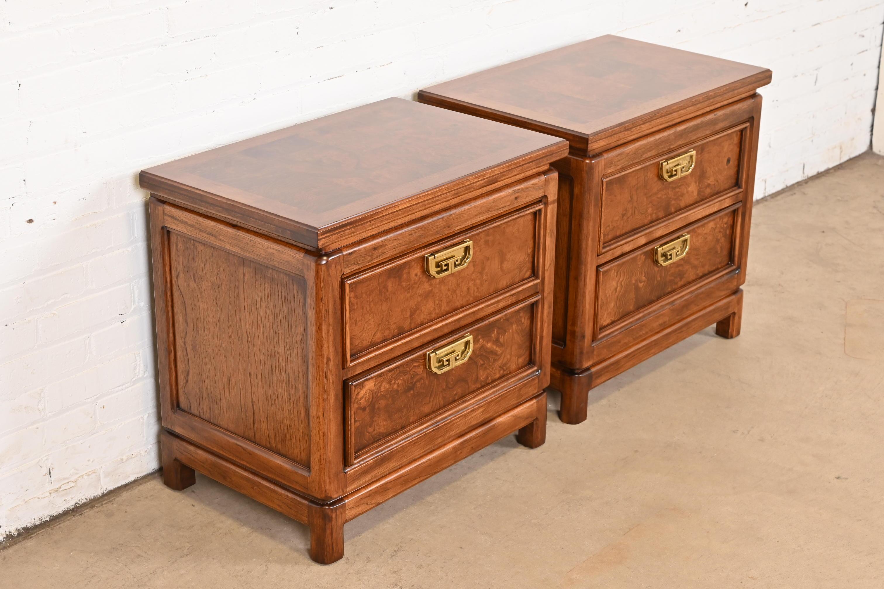 Late 20th Century Thomasville Mid-Century Hollywood Regency Chinoiserie Burl Wood Nightstands