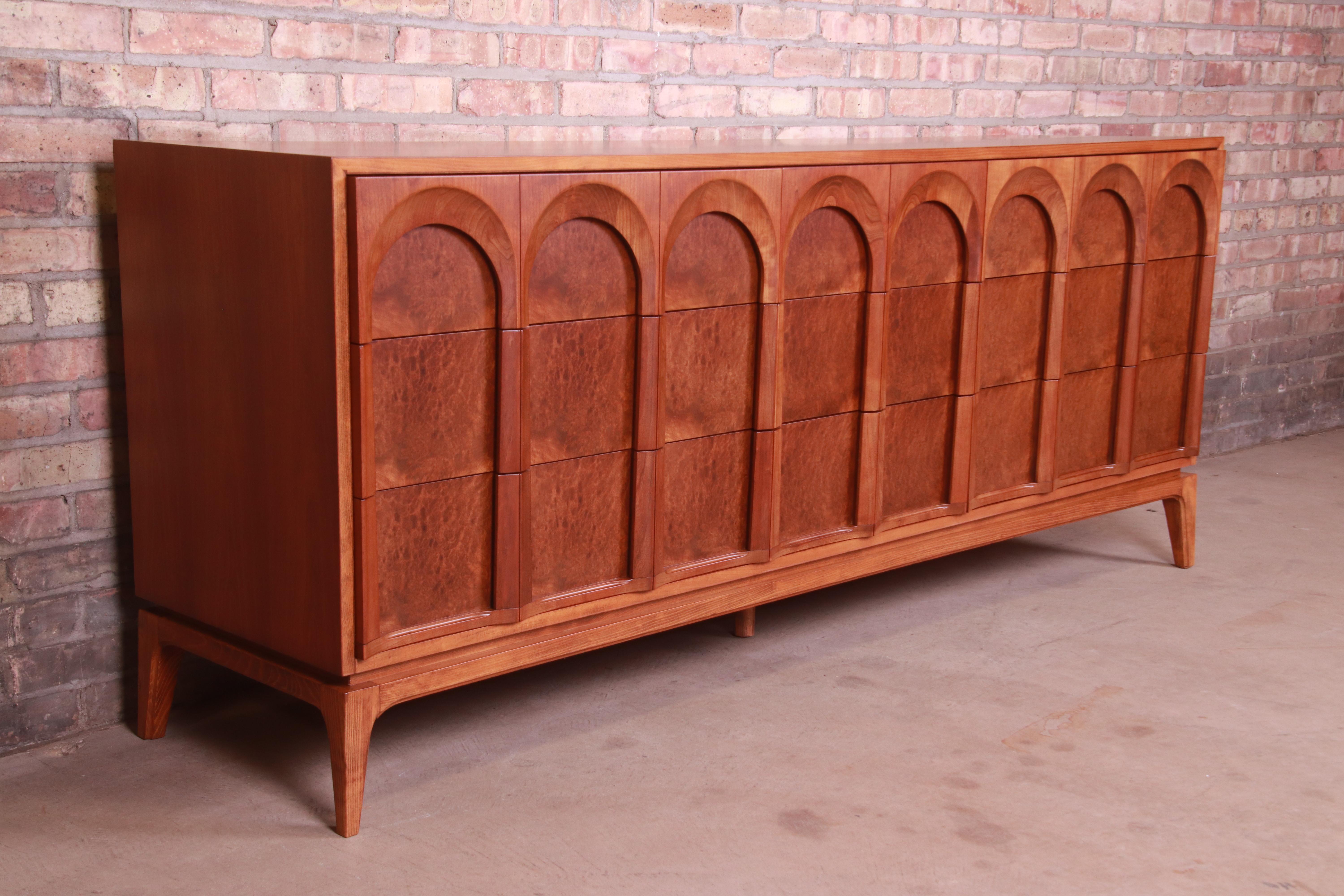 Thomasville Mid-Century Modern Burled Walnut Dresser or Credenza, Refinished In Good Condition In South Bend, IN