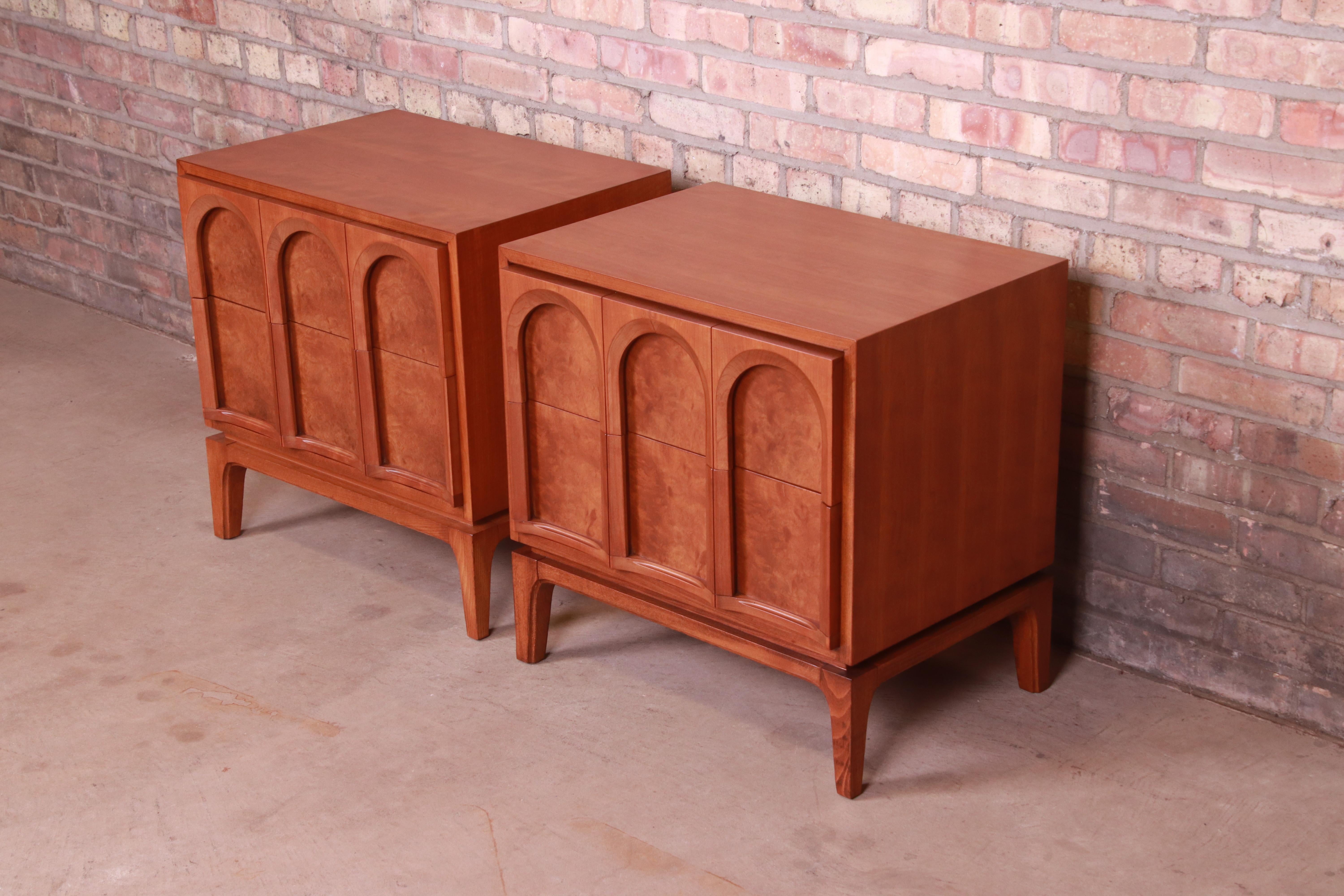 Thomasville Mid-Century Modern Burled Walnut Nightstands, Newly Refinished In Good Condition In South Bend, IN