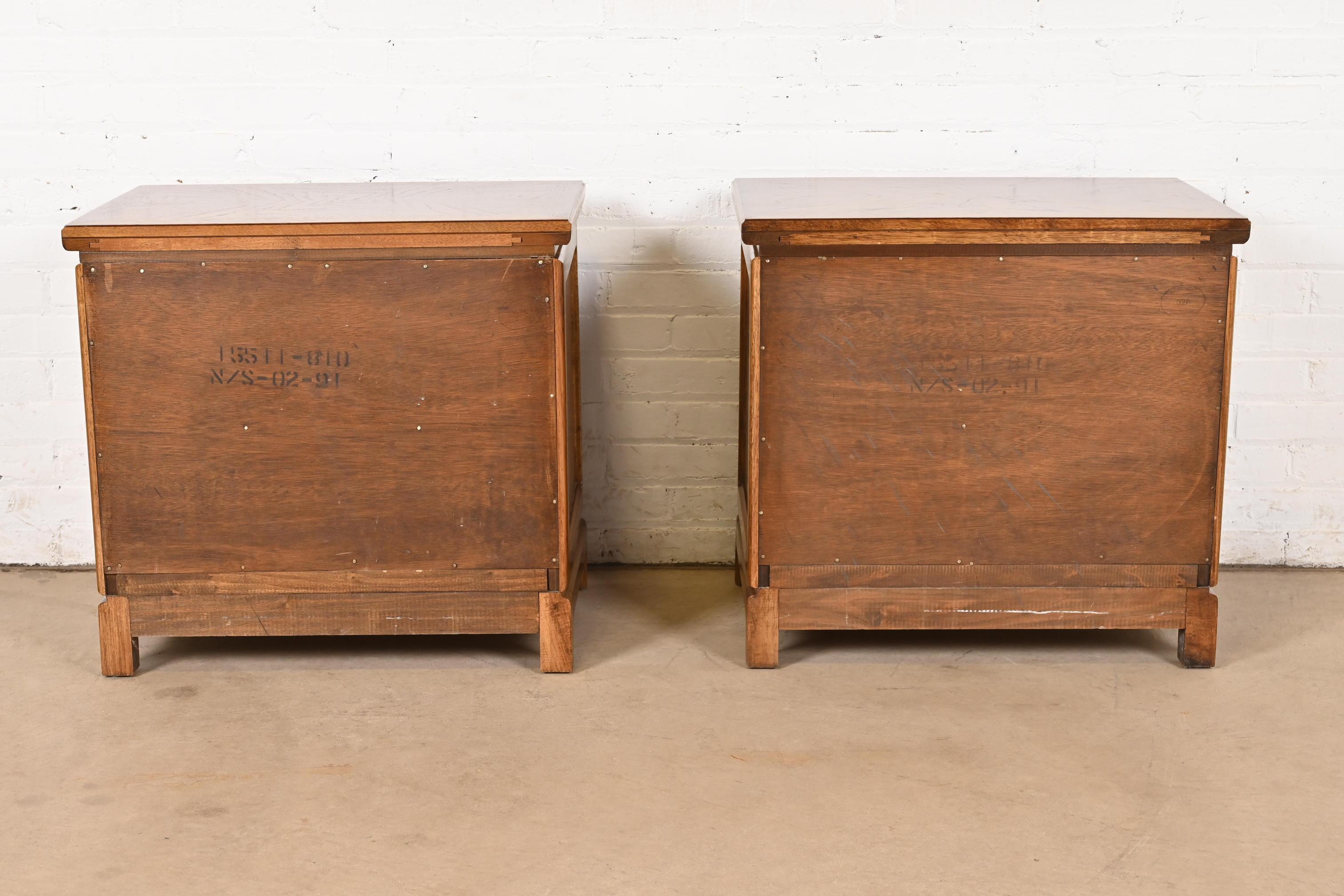 Paire de tables de nuit de campagne de style The Modernity Hollywood Regency, paires en vente 6
