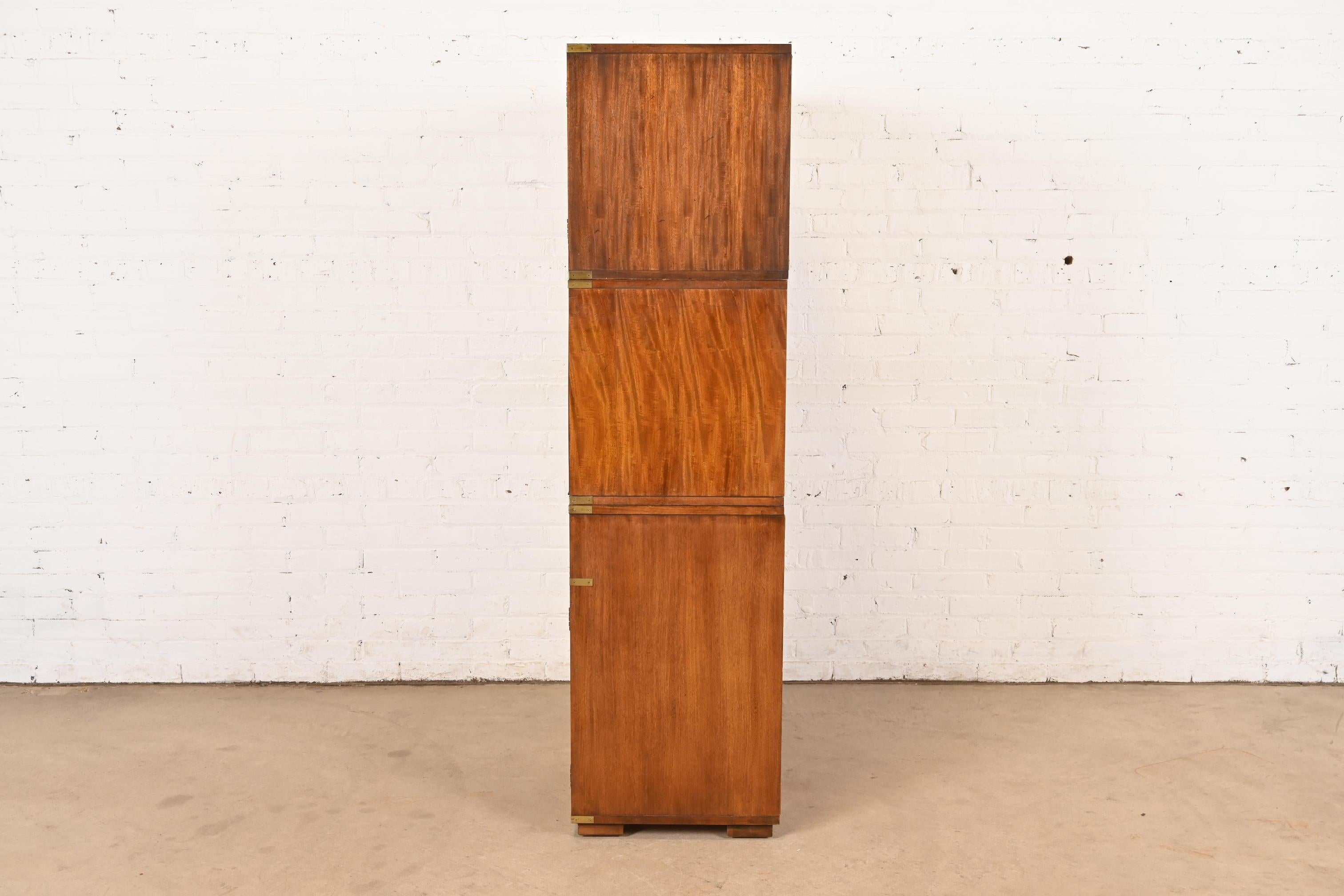 Thomasville Mid-Century Modern Hollywood Regency Campaigner Schreibtisch Schrank im Angebot 3