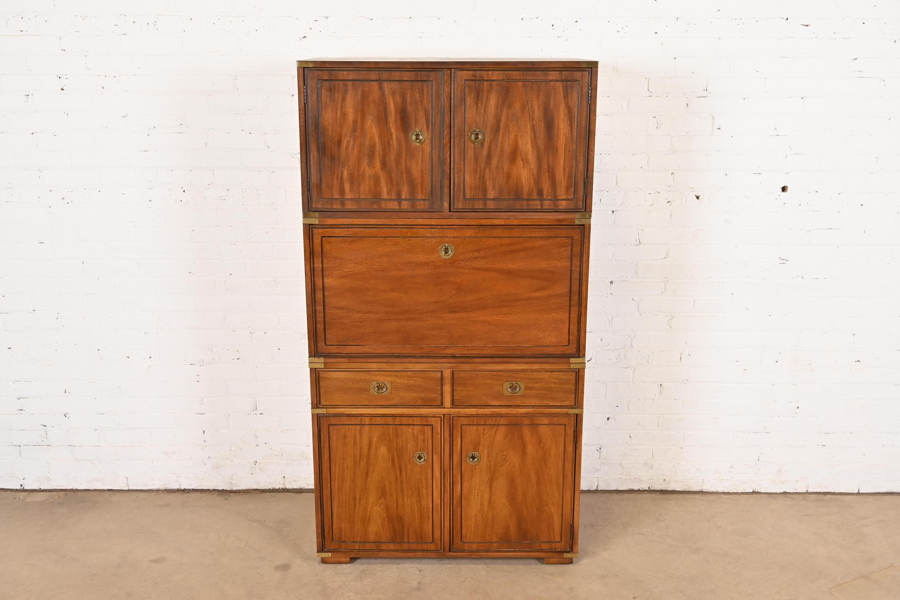Thomasville Mid-Century Modern Hollywood Regency Campaigner Schreibtisch Schrank (Moderne der Mitte des Jahrhunderts) im Angebot