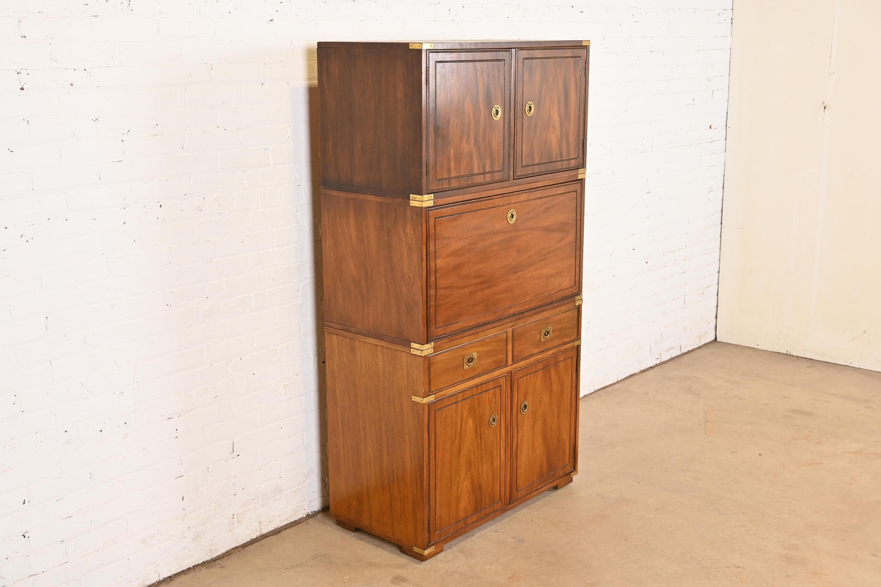 Thomasville Mid-Century Modern Hollywood Regency Campaigner Schreibtisch Schrank (amerikanisch) im Angebot