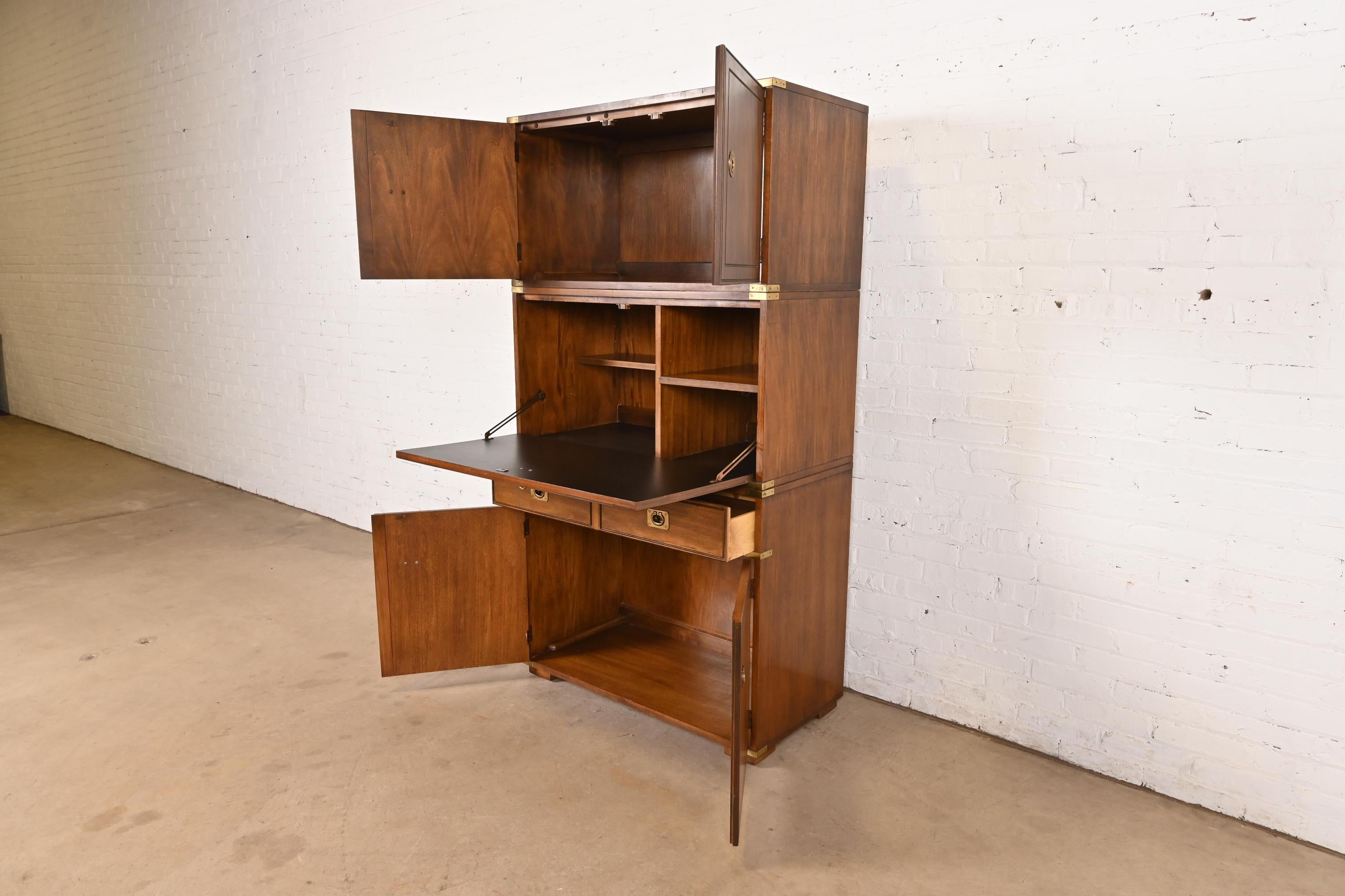 Thomasville Mid-Century Modern Hollywood Regency Campaigner Schreibtisch Schrank (Ende des 20. Jahrhunderts) im Angebot