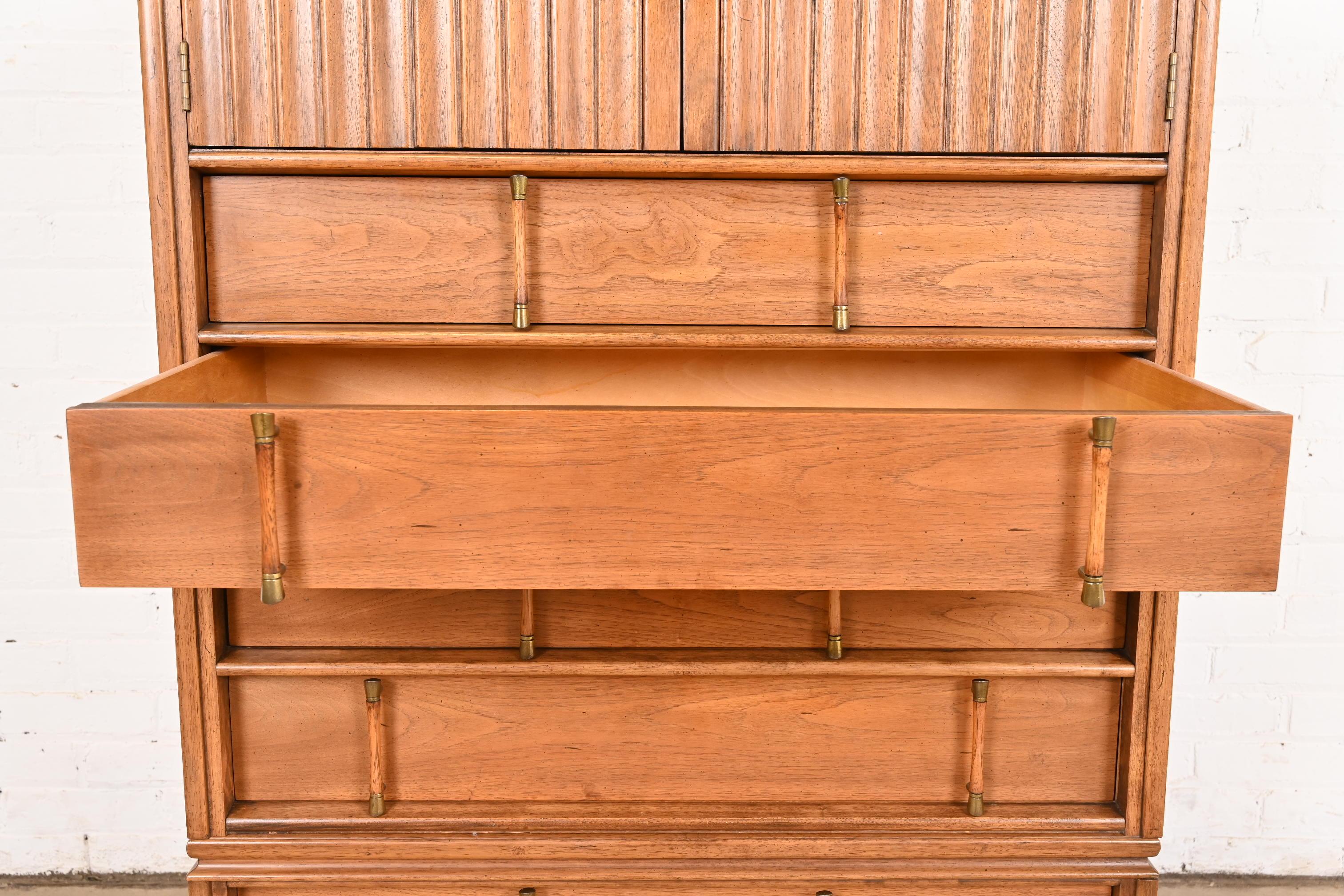 Cofre de caballero de nogal Thomasville Mid-Century Modern Hollywood Regency en venta 5