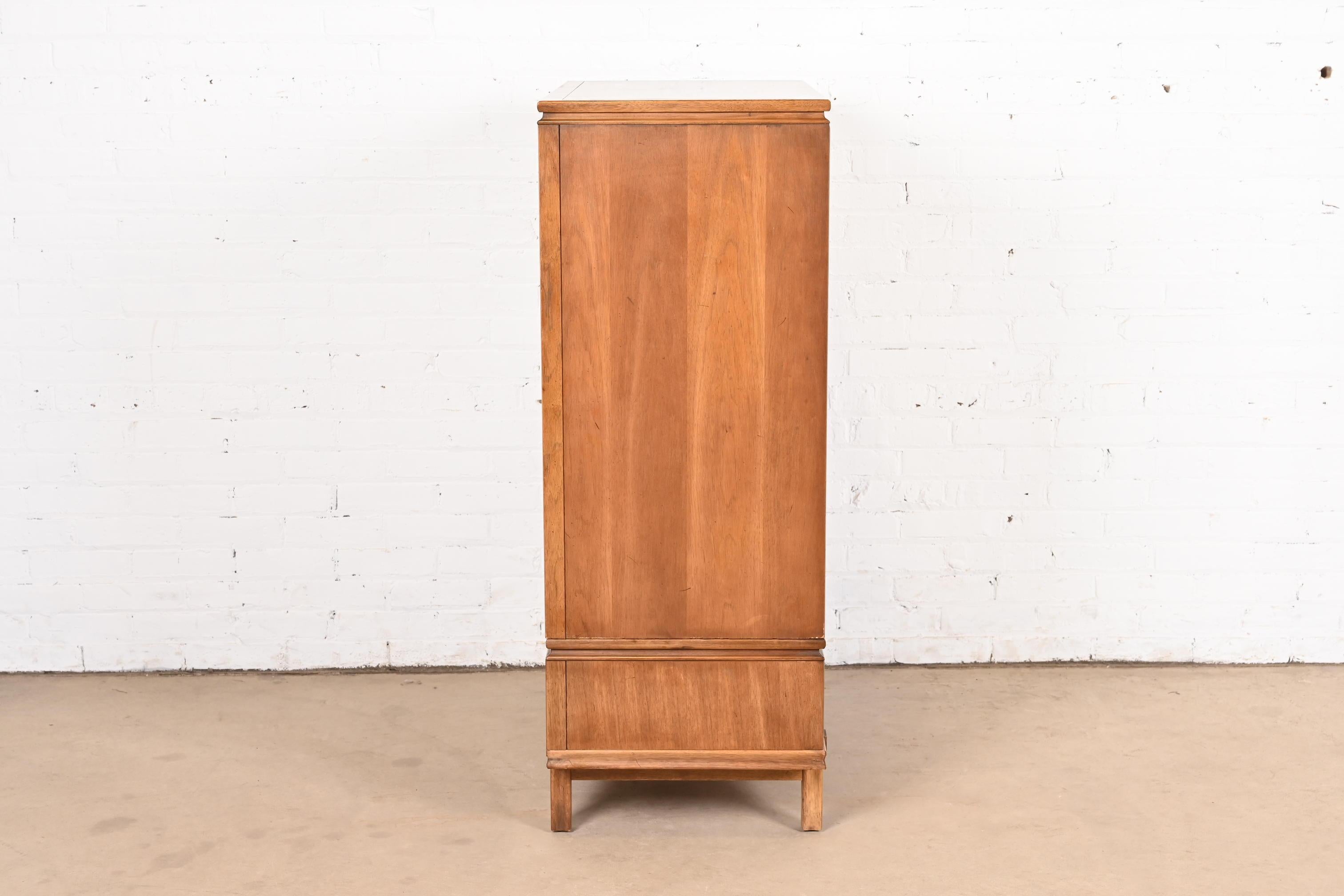 Cofre de caballero de nogal Thomasville Mid-Century Modern Hollywood Regency en venta 7
