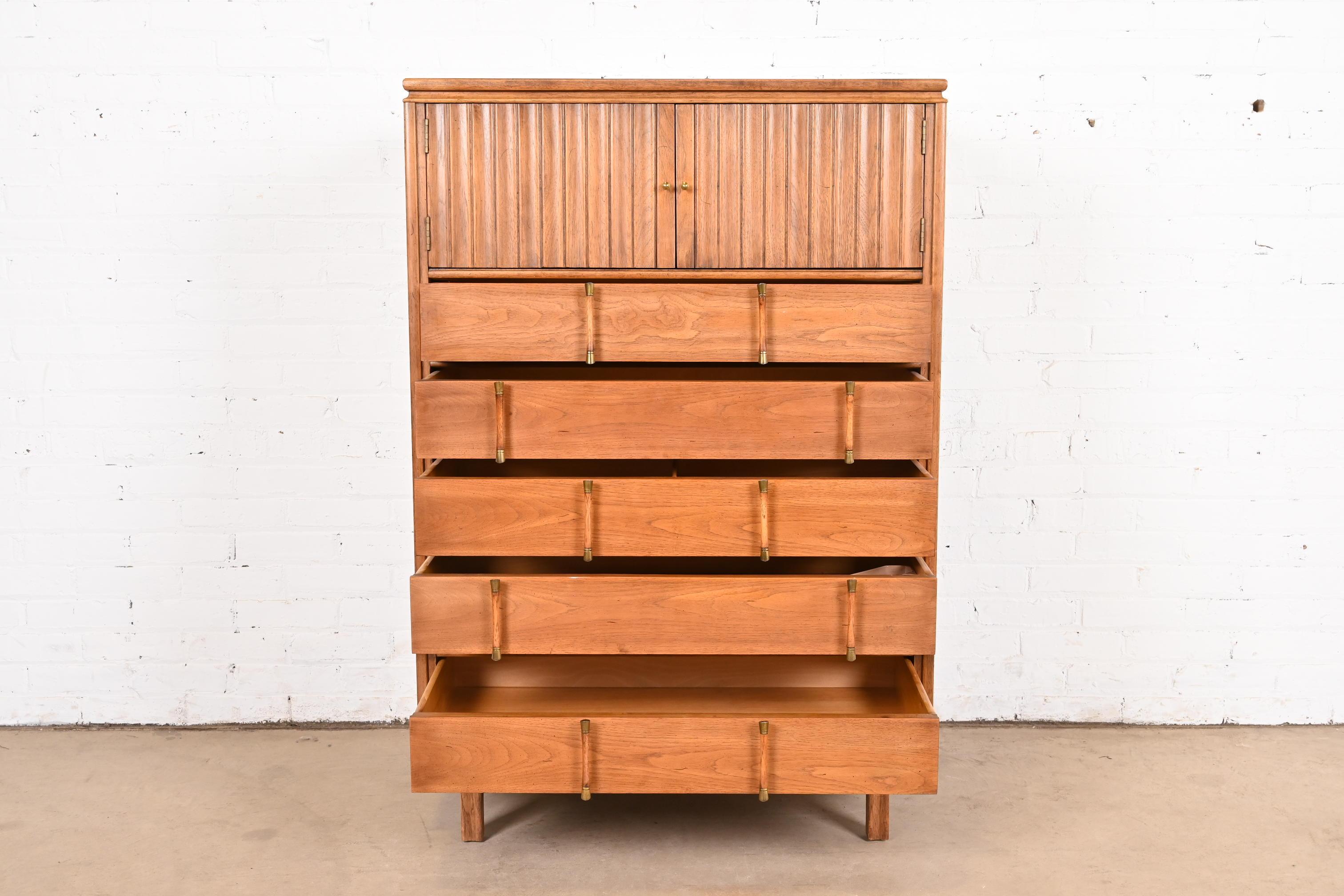 Cofre de caballero de nogal Thomasville Mid-Century Modern Hollywood Regency en venta 1
