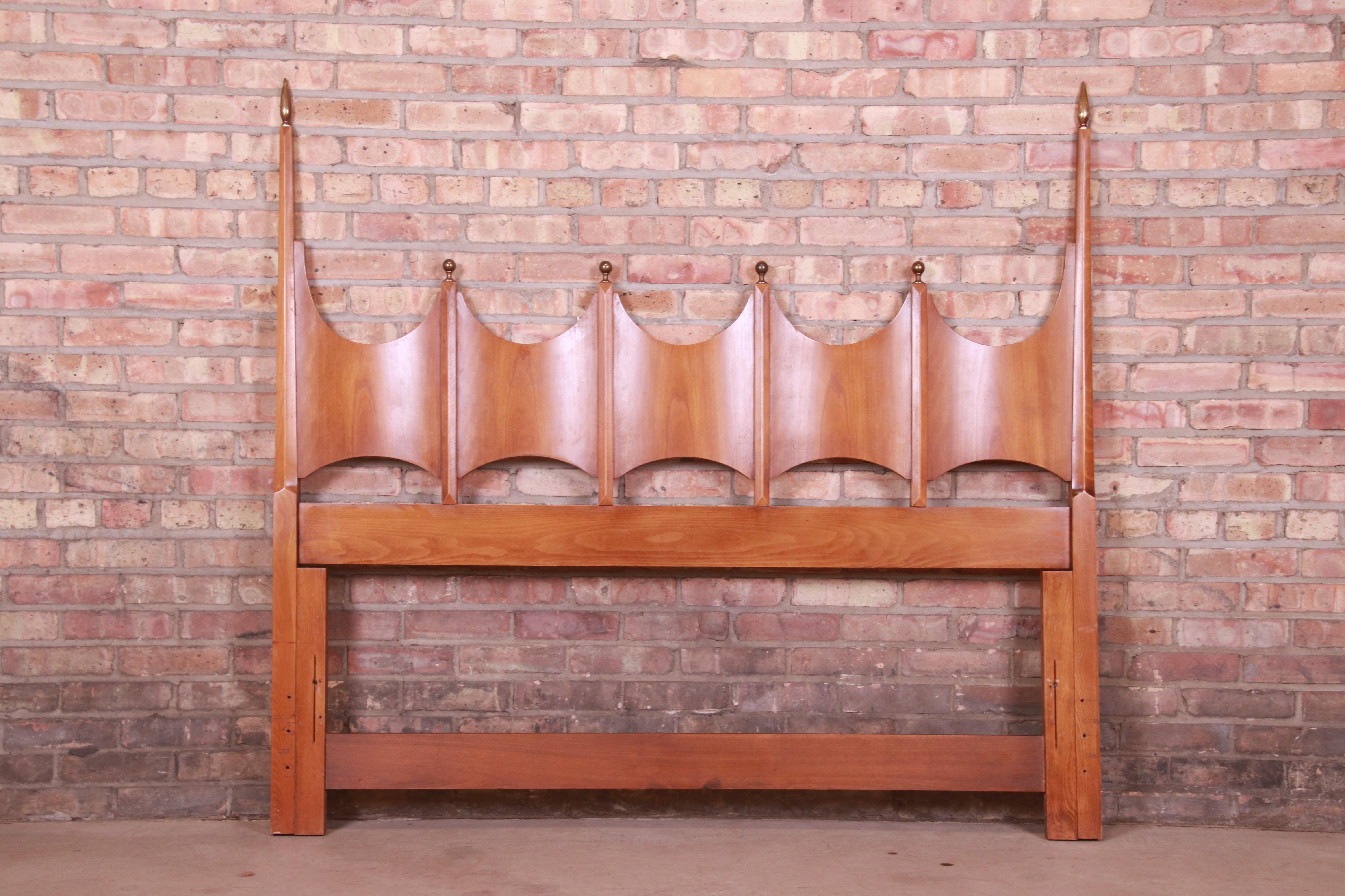 Thomasville Mid-Century Modern Sculpted Walnut and Brass Queen Size Headboard In Good Condition In South Bend, IN