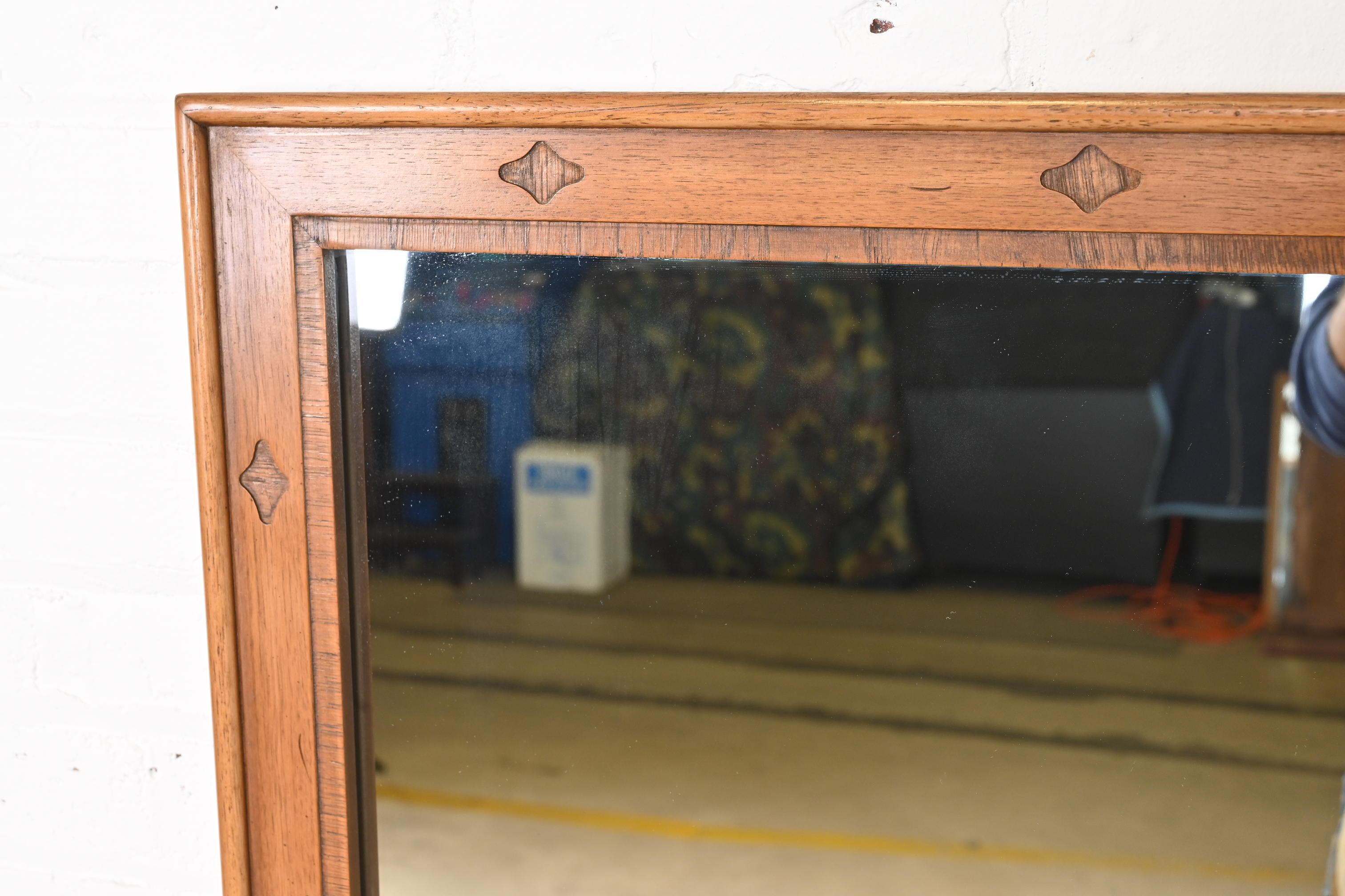 Thomasville Mid-Century Modern Sculpted Walnut Framed Large Wall Mirror, 1950s In Good Condition In South Bend, IN
