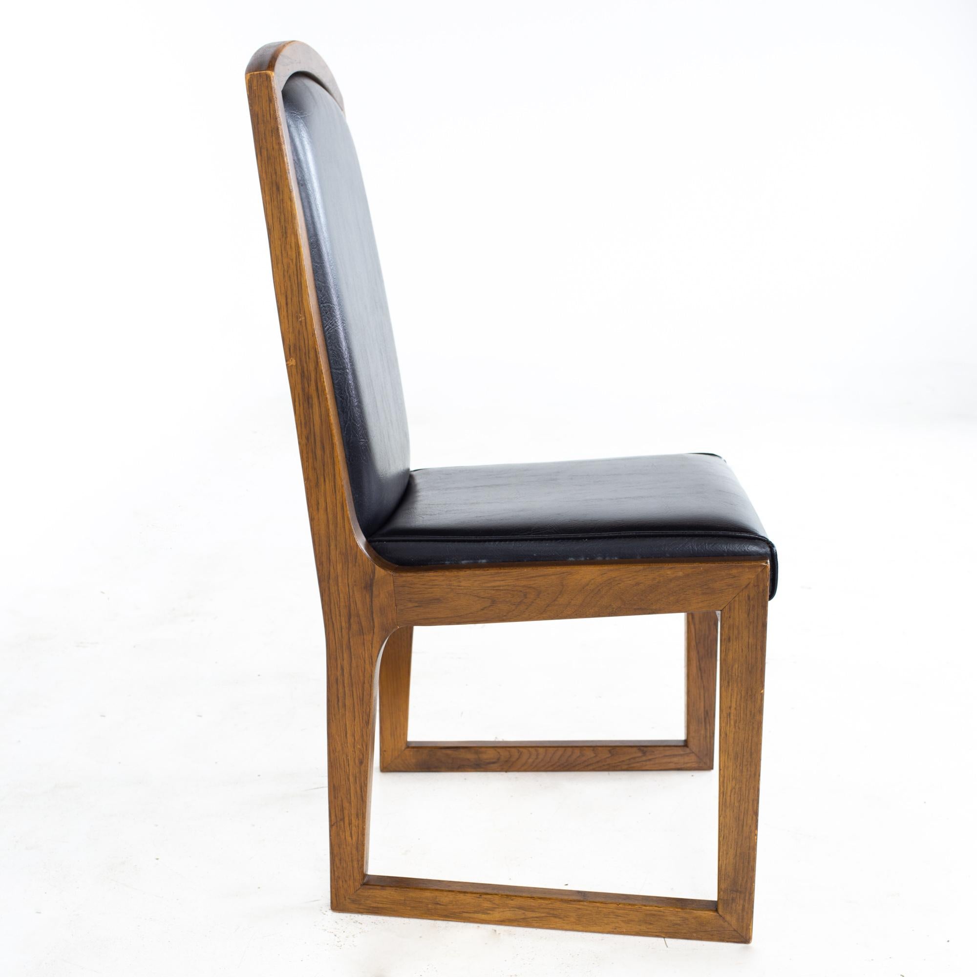 Thomasville Mid Century Walnut and Black Naugahyde Sleigh Leg Dining Chairs, Se For Sale 4