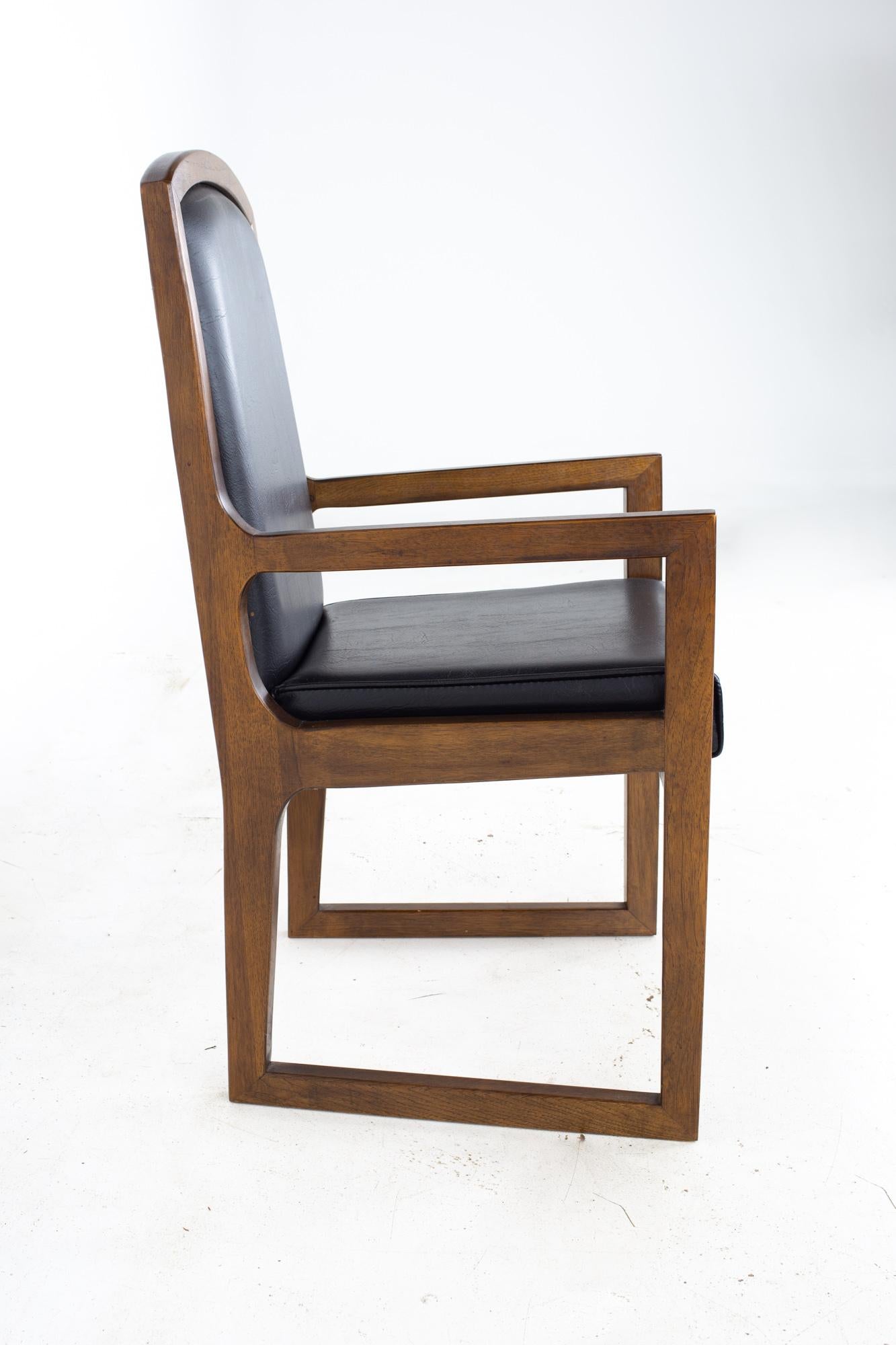 American Thomasville Mid Century Walnut and Black Naugahyde Sleigh Leg Dining Chairs, Se For Sale