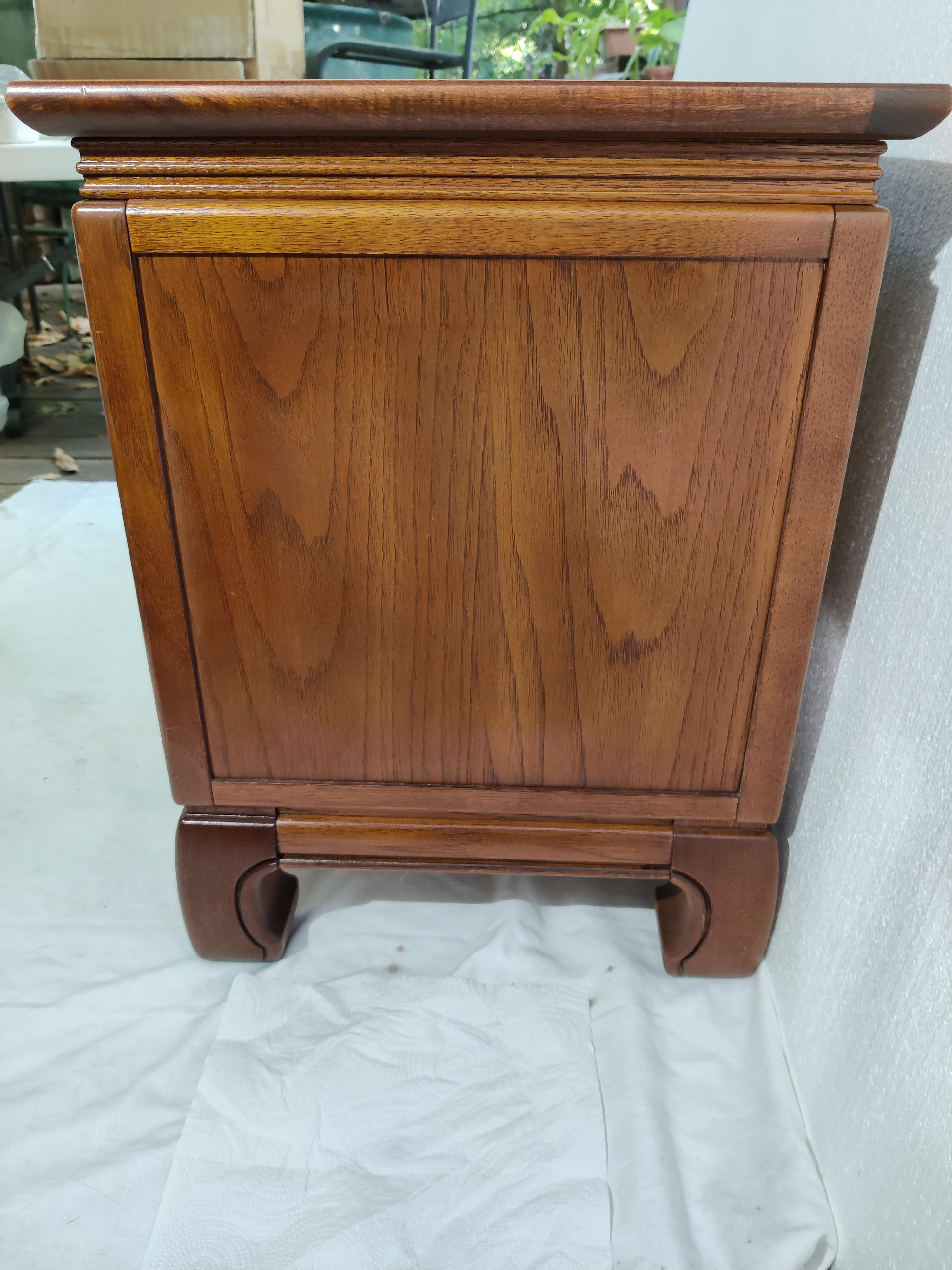 Thomasville Mystique Chinoiserie Solid Cherry End Table / Nightstand For Sale 3