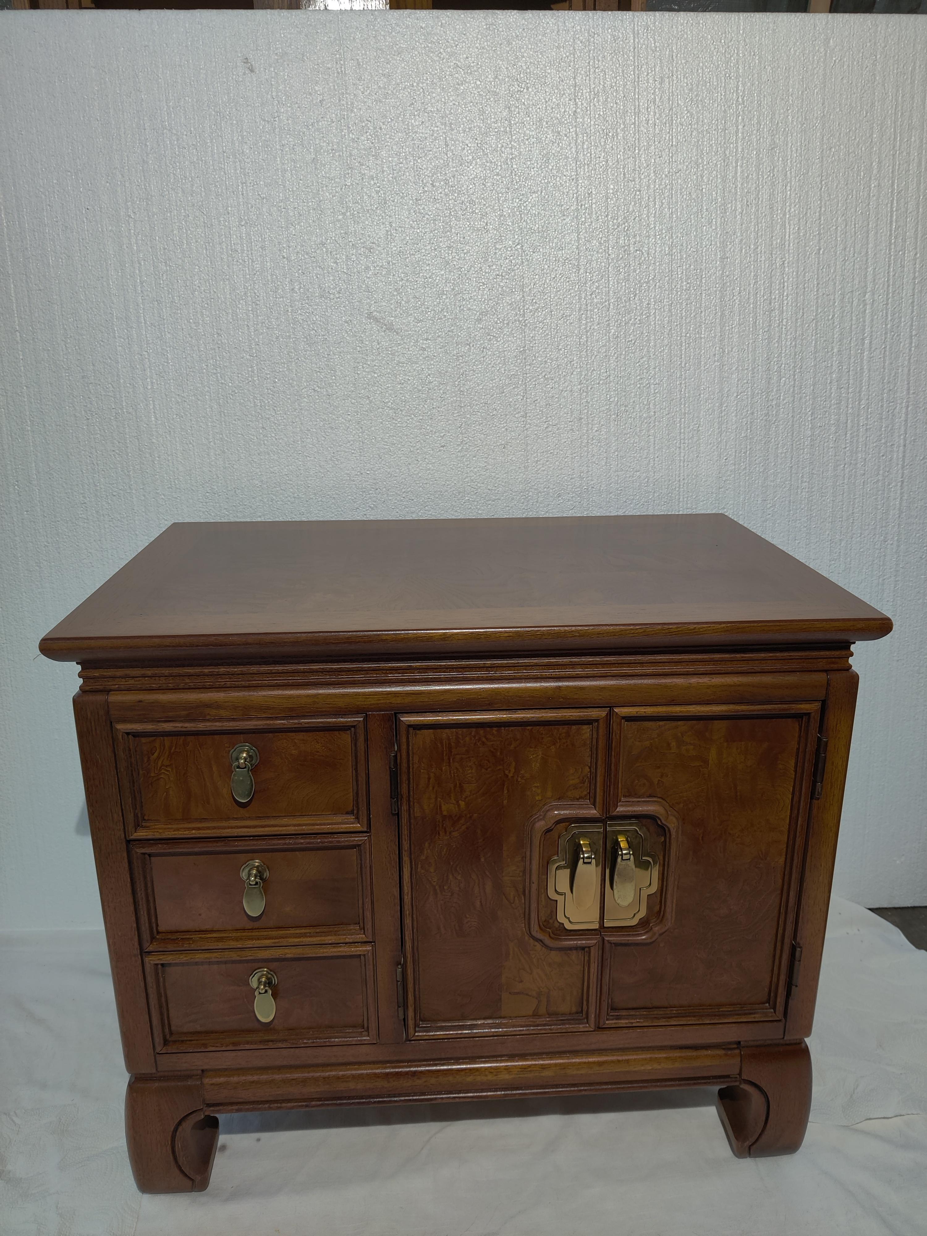 Thomasville Mystique Chinoiserie Solid Cherry End Table / Nightstand In Good Condition For Sale In Cincinnati, OH