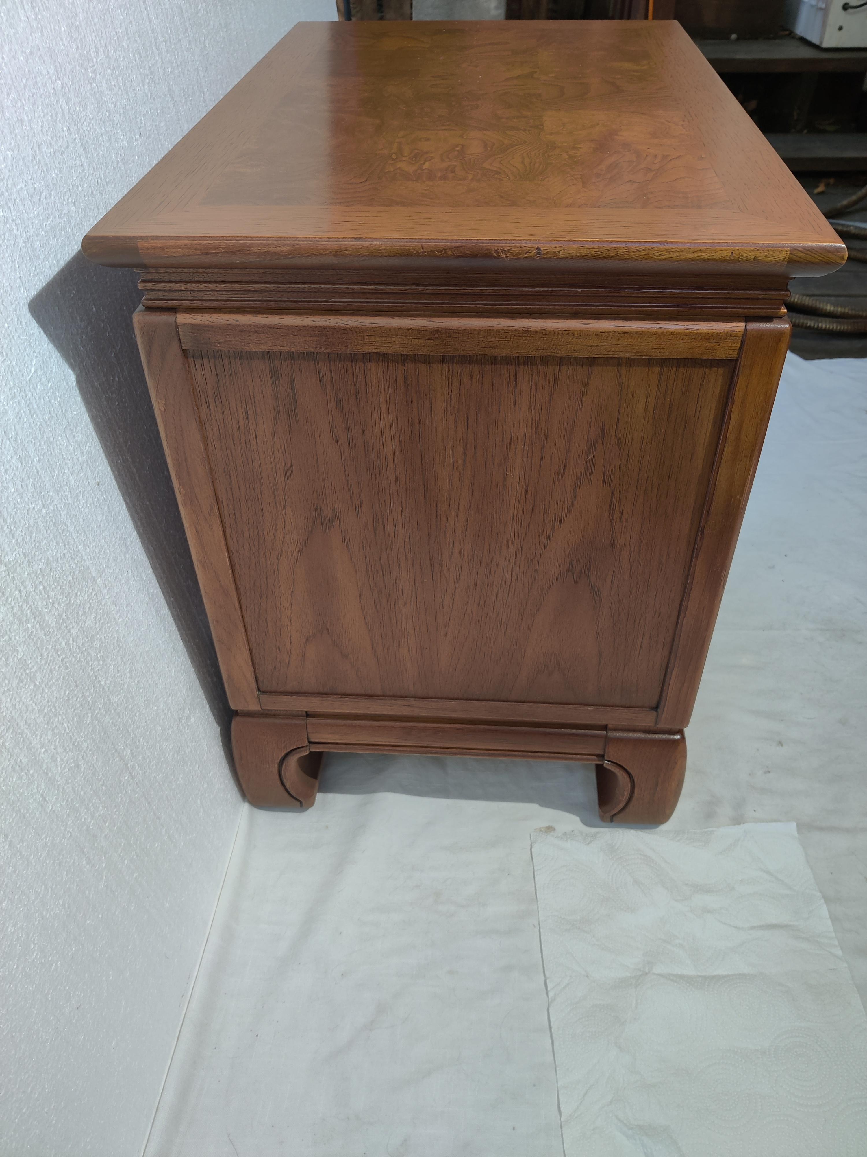 20th Century Thomasville Mystique Chinoiserie Solid Cherry End Table / Nightstand For Sale