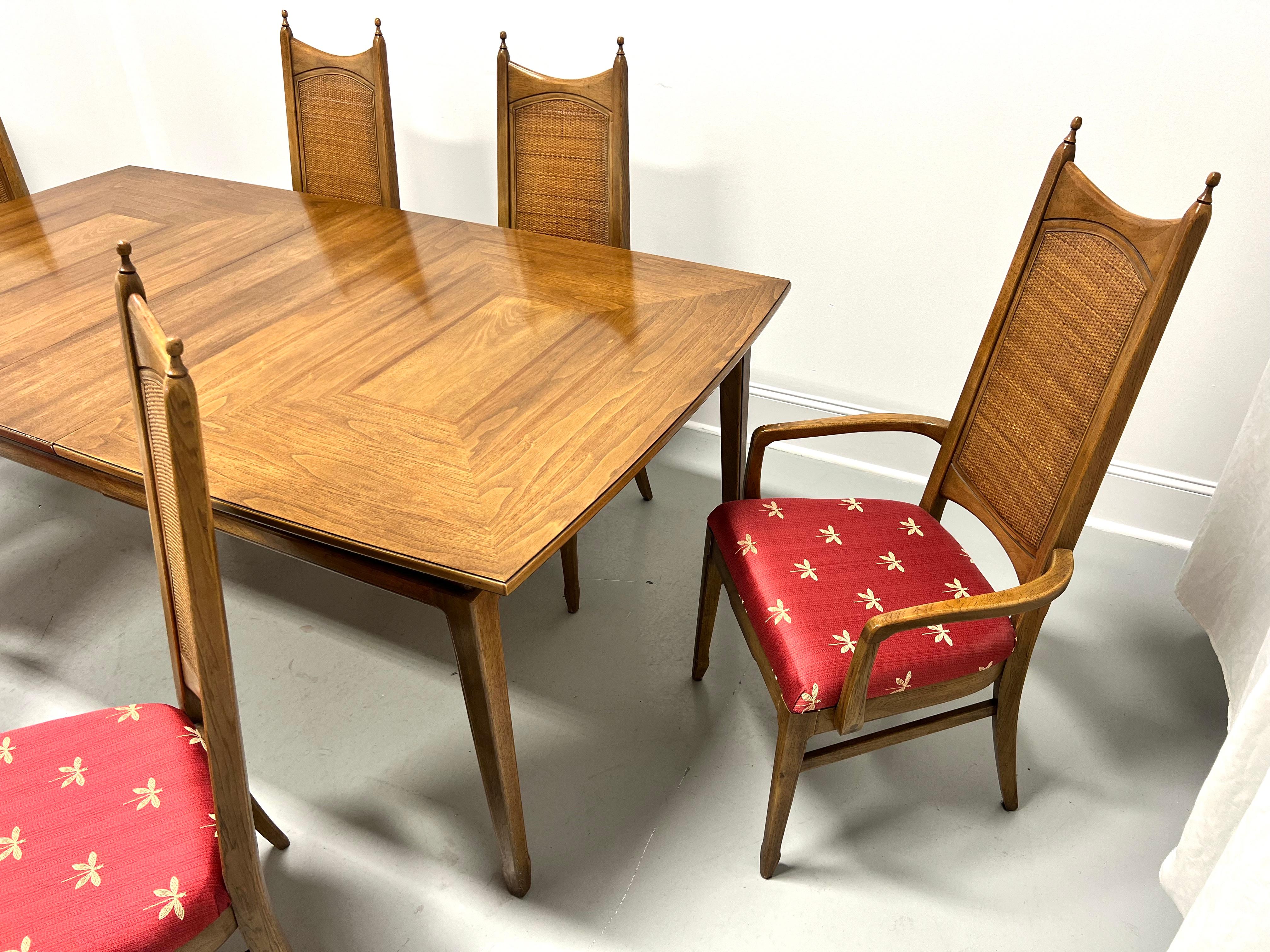 THOMASVILLE Pecan Mid 20th Century Modern MCM Dining Table Set with 6 Chairs In Good Condition For Sale In Charlotte, NC