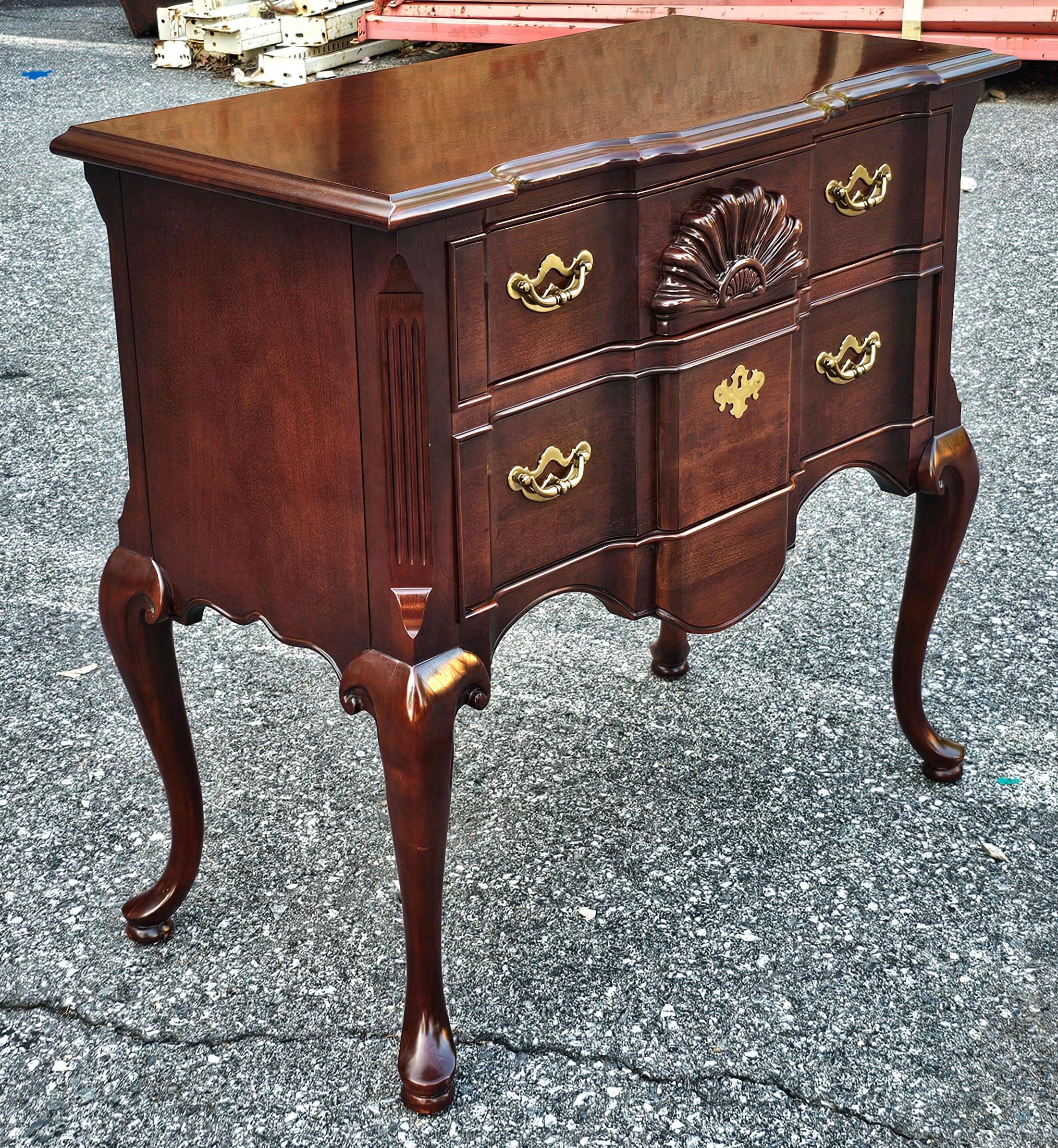 Stained Thomasville Queen Anne Style Cherry Blockfront Lowboy Commode For Sale