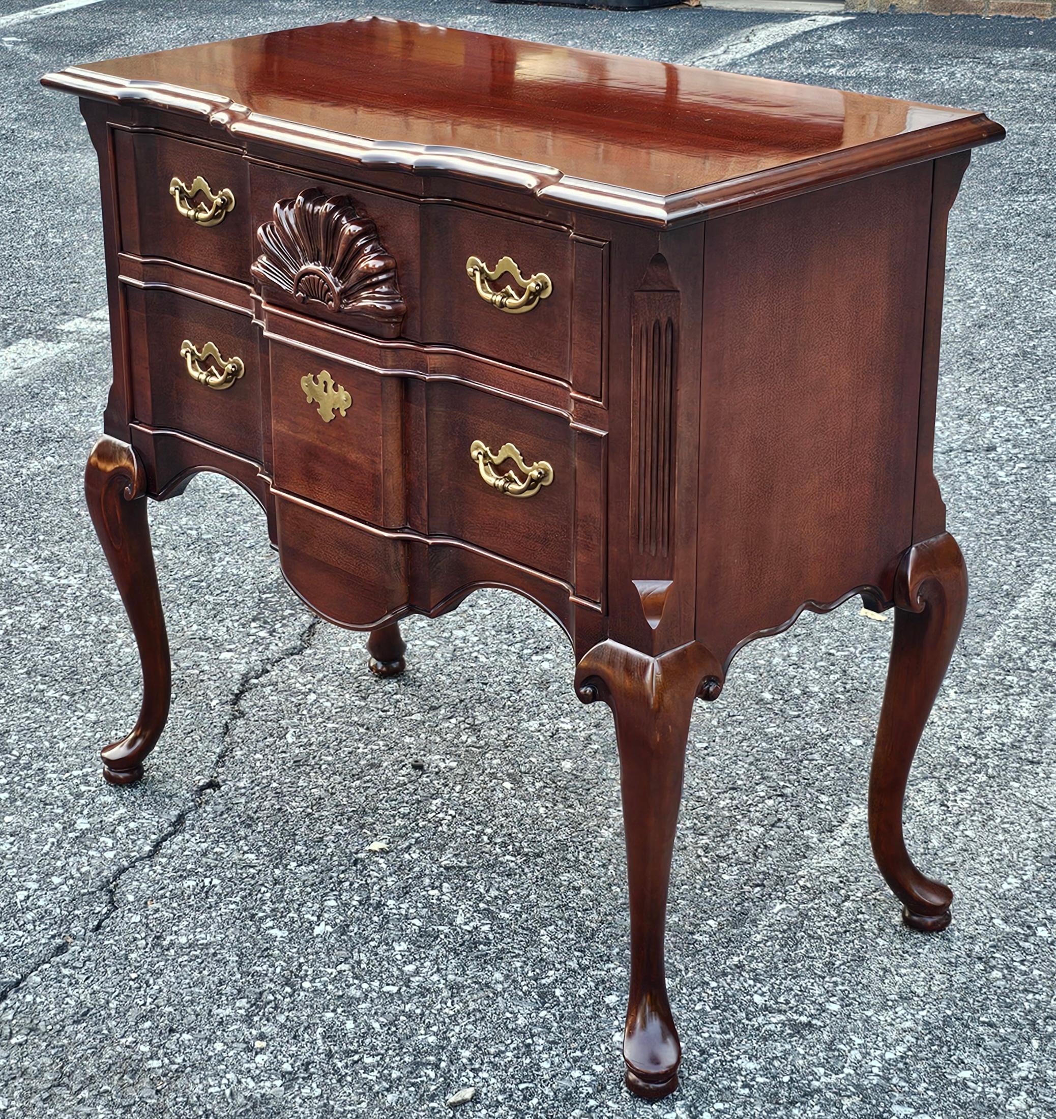 Thomasville Queen Anne Style Cherry Blockfront Lowboy Commode In Excellent Condition For Sale In Germantown, MD