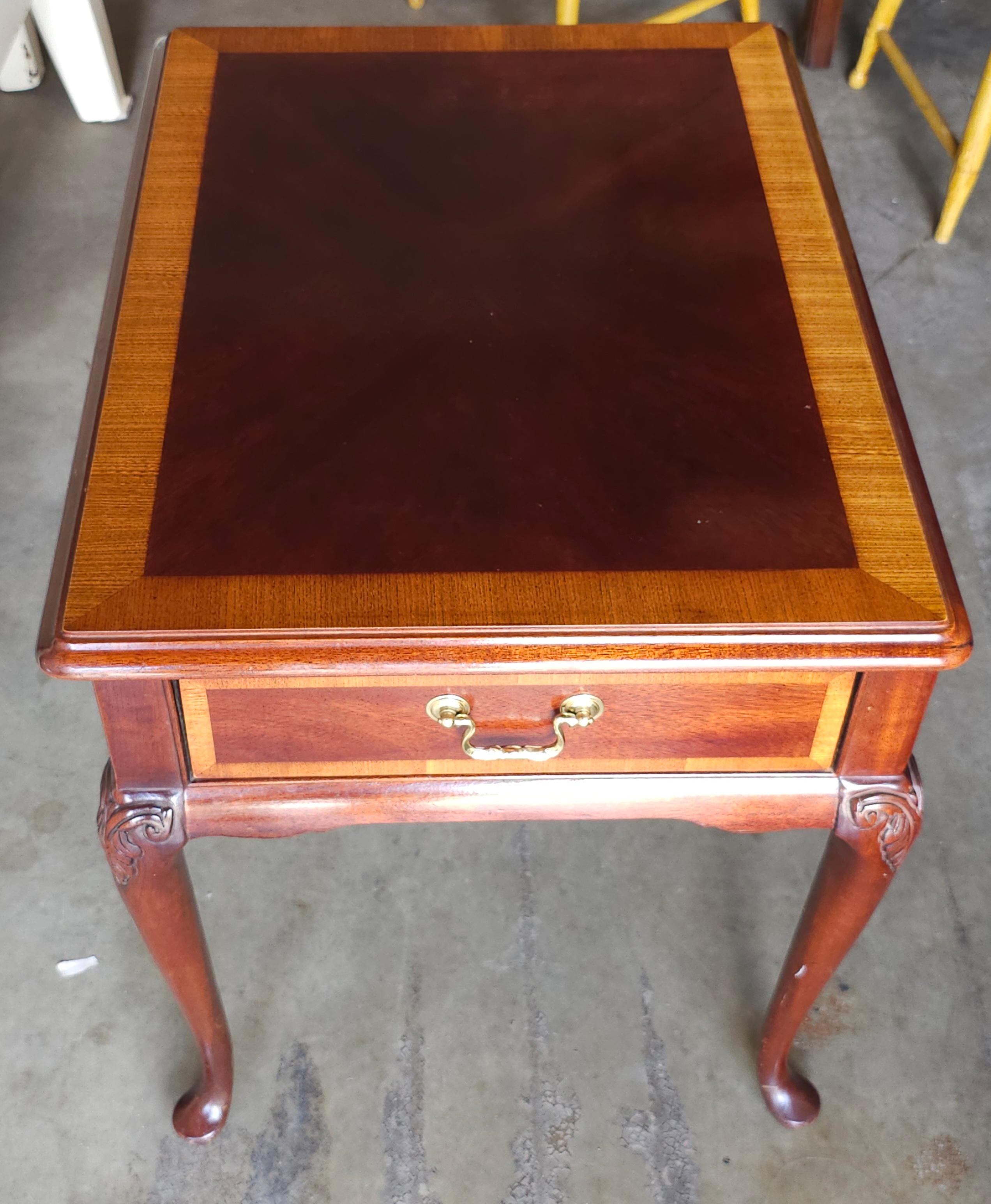 Thomasville Queen Anne Stil Satinholz Intarsien Mahagoni Beistelltisch im Zustand „Gut“ im Angebot in Germantown, MD