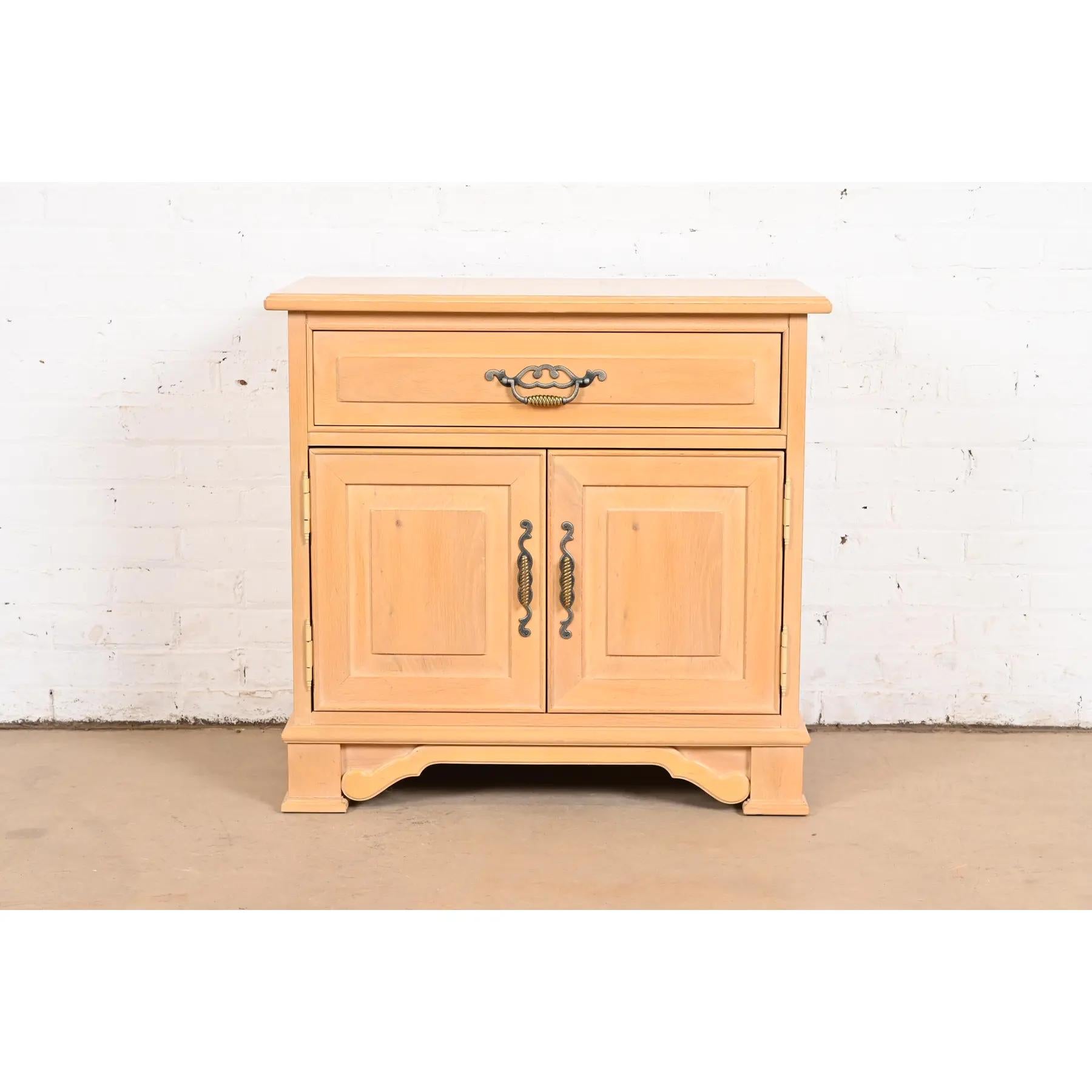 A gorgeous French Country or Rustic European style nightstand or bedside chest

By Thomasville

USA, Circa Late 20th Century

Carved pine, with original hardware.

Measures: 31.13