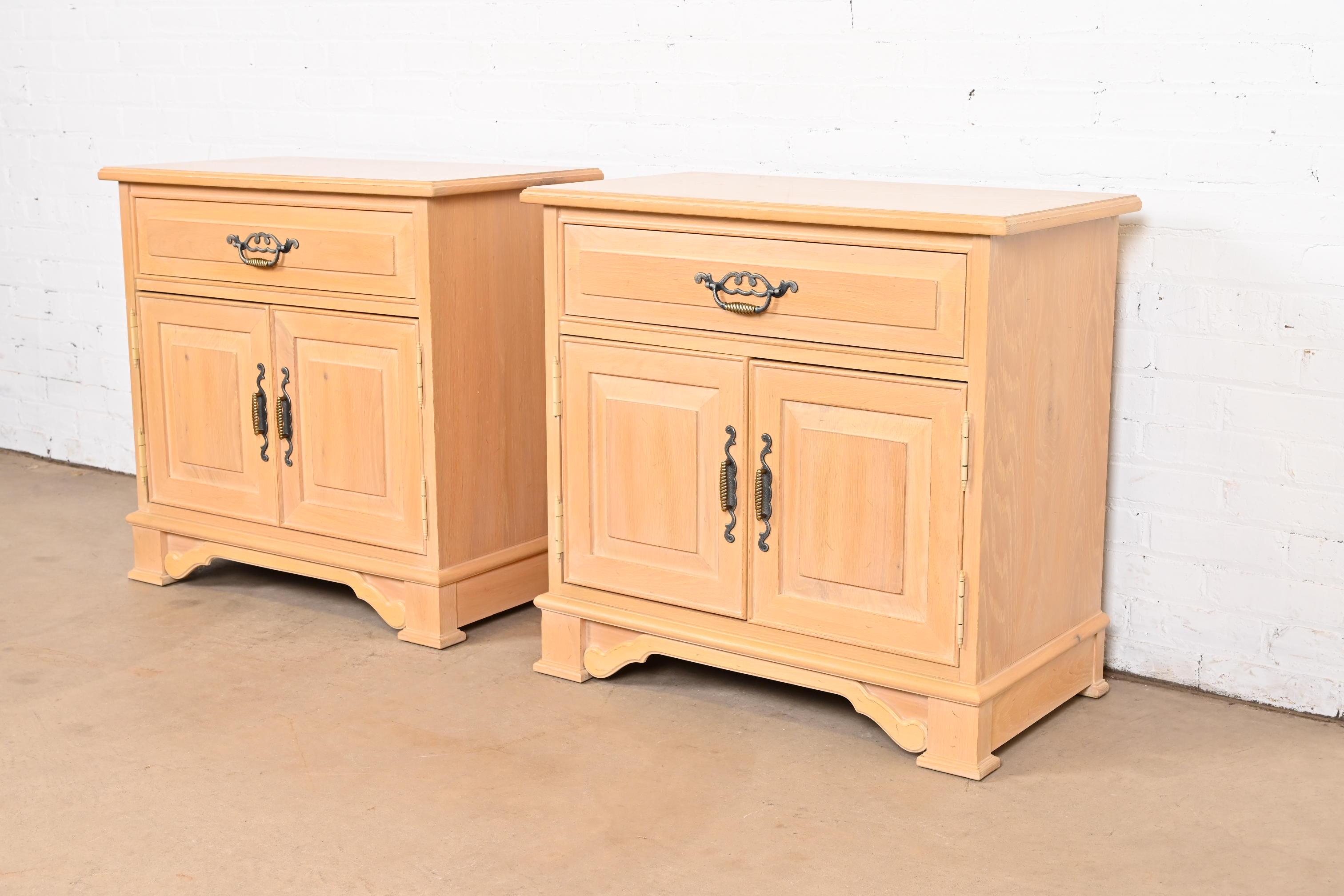Thomasville Rustic European Pine Nightstands, Pair In Good Condition In South Bend, IN