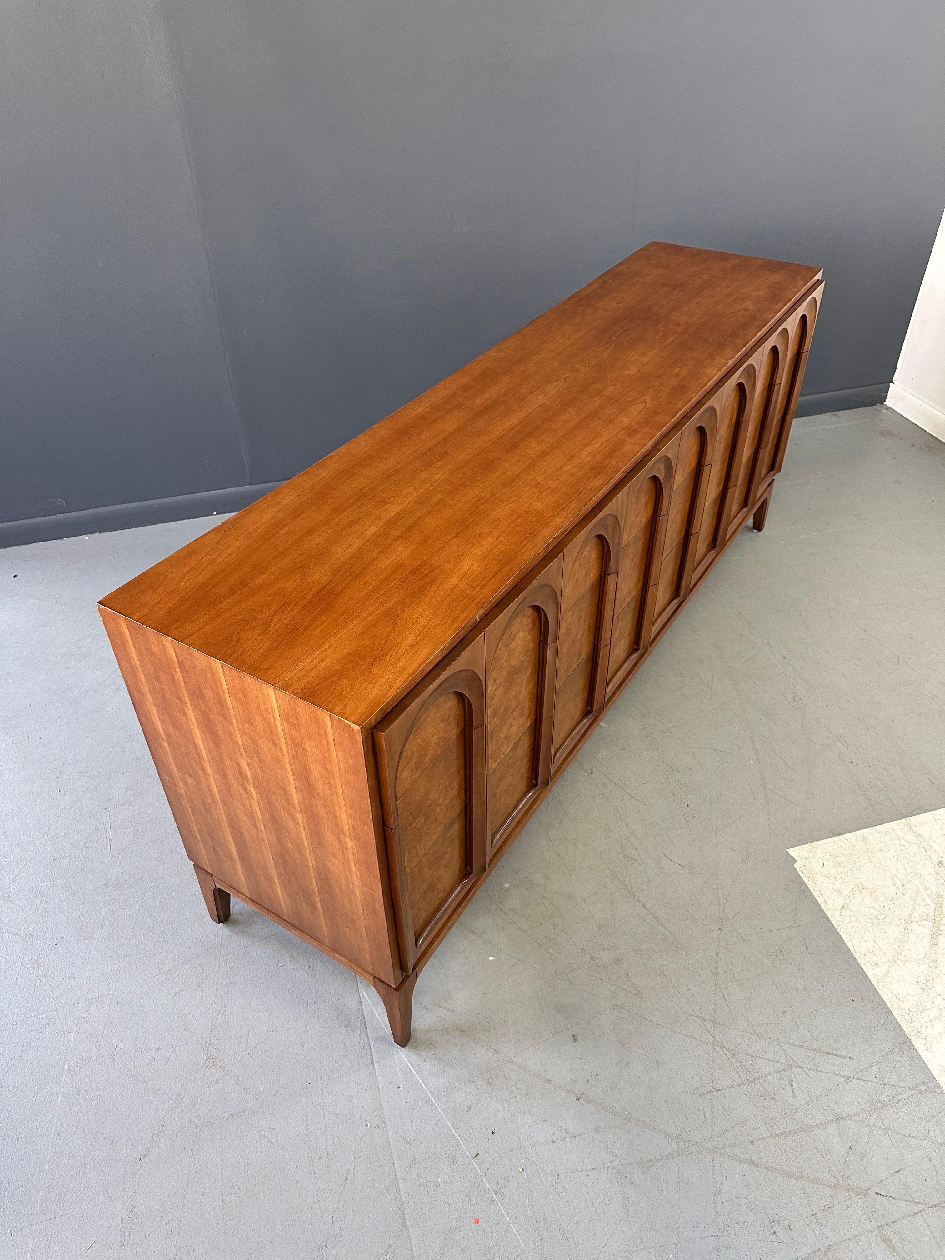 Mid-Century Modern Thomasville Sculptural 'Arched' 9 Drawer Dresser Walnut, Olive Burl Mid Century