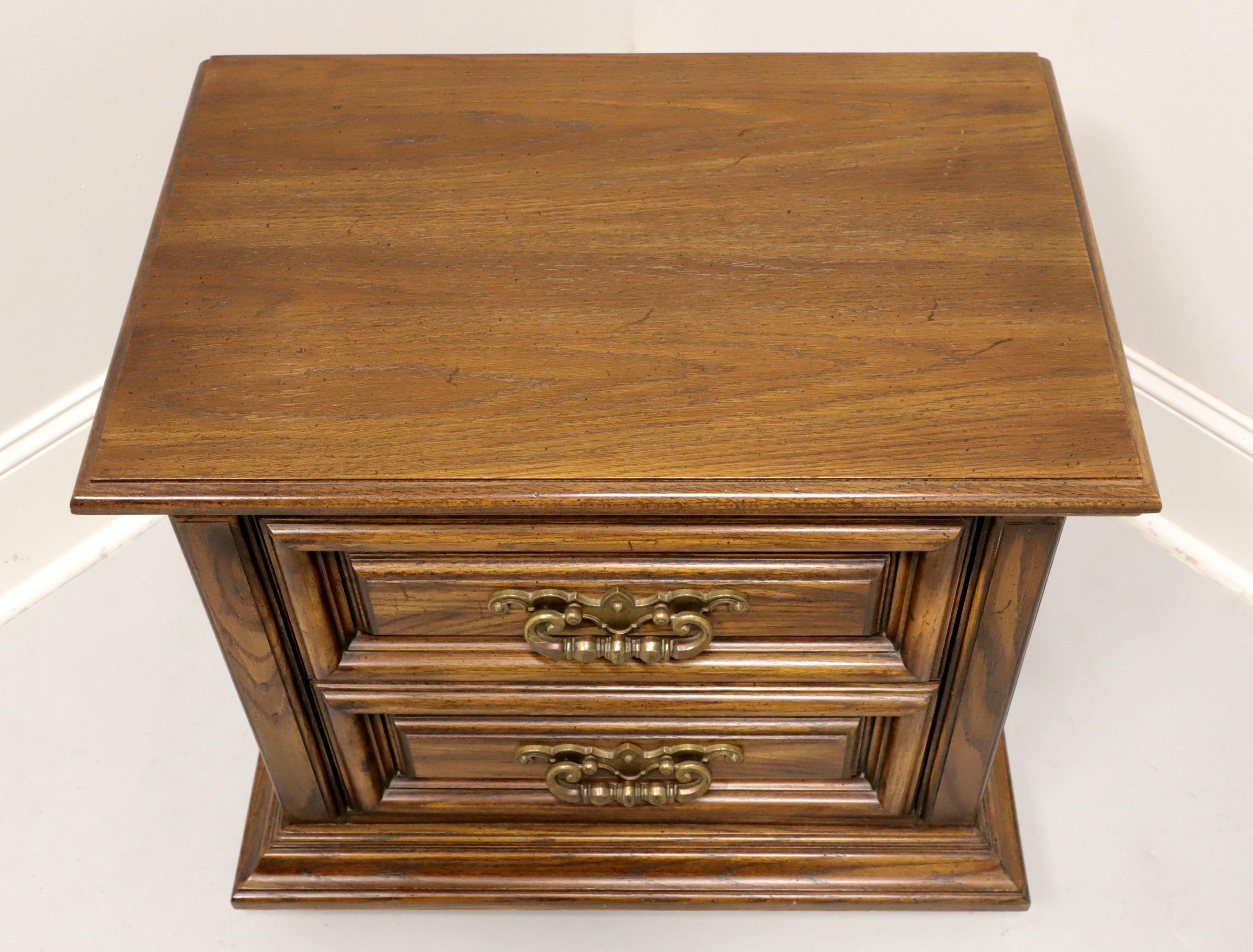 THOMASVILLE Segovia Spanish Mediterranean Oak Nightstand In Good Condition In Charlotte, NC