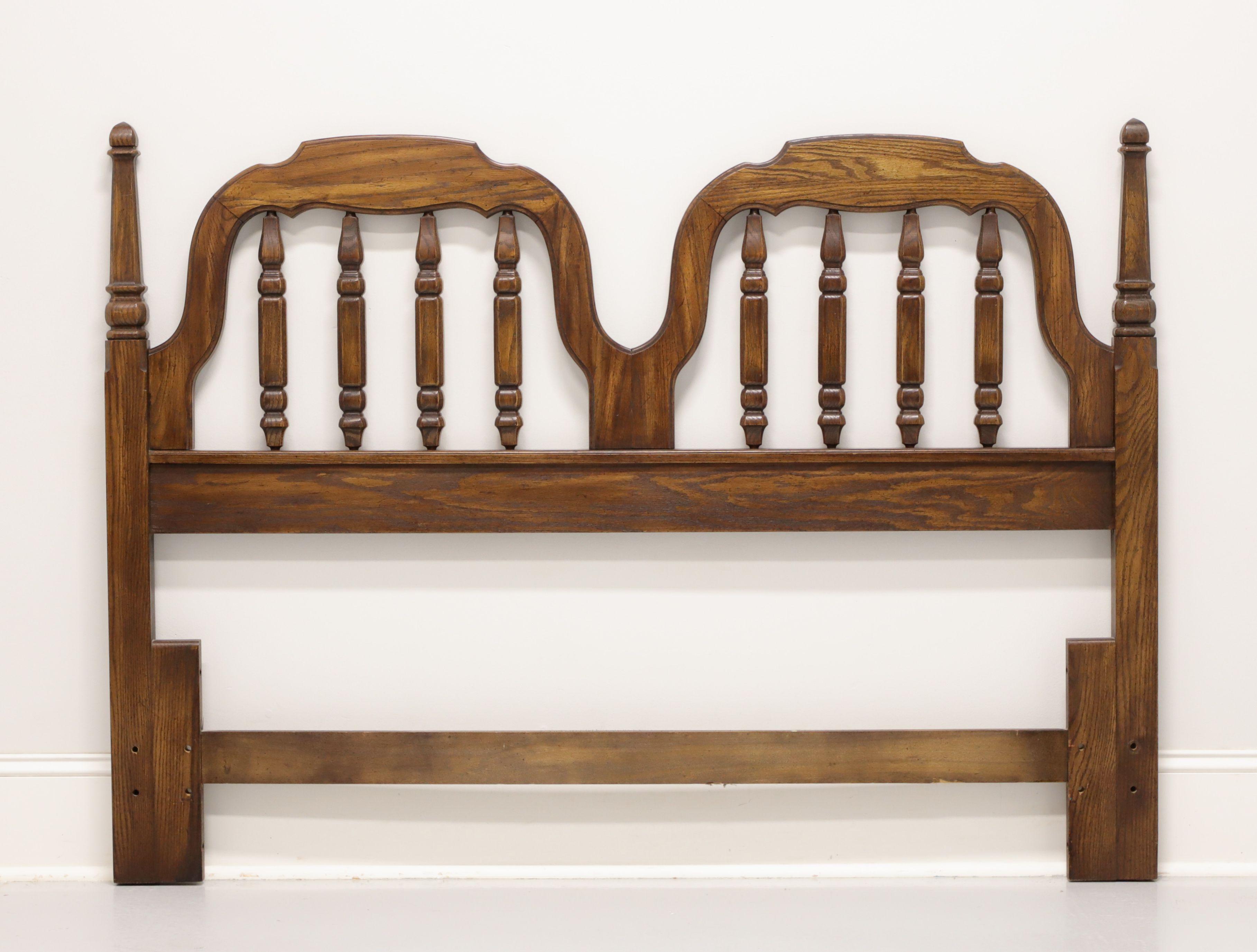 THOMASVILLE Segovia Spanish Mediterranean Oak Queen Size Headboard In Good Condition For Sale In Charlotte, NC