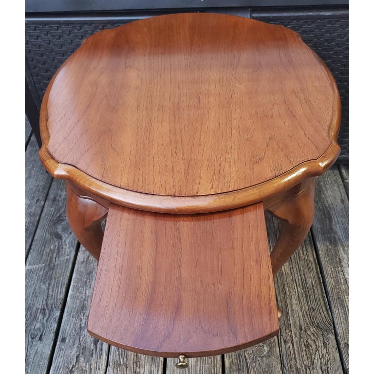 Thomasville Solid Pecan End Table Side Table with Pull Out Tray at