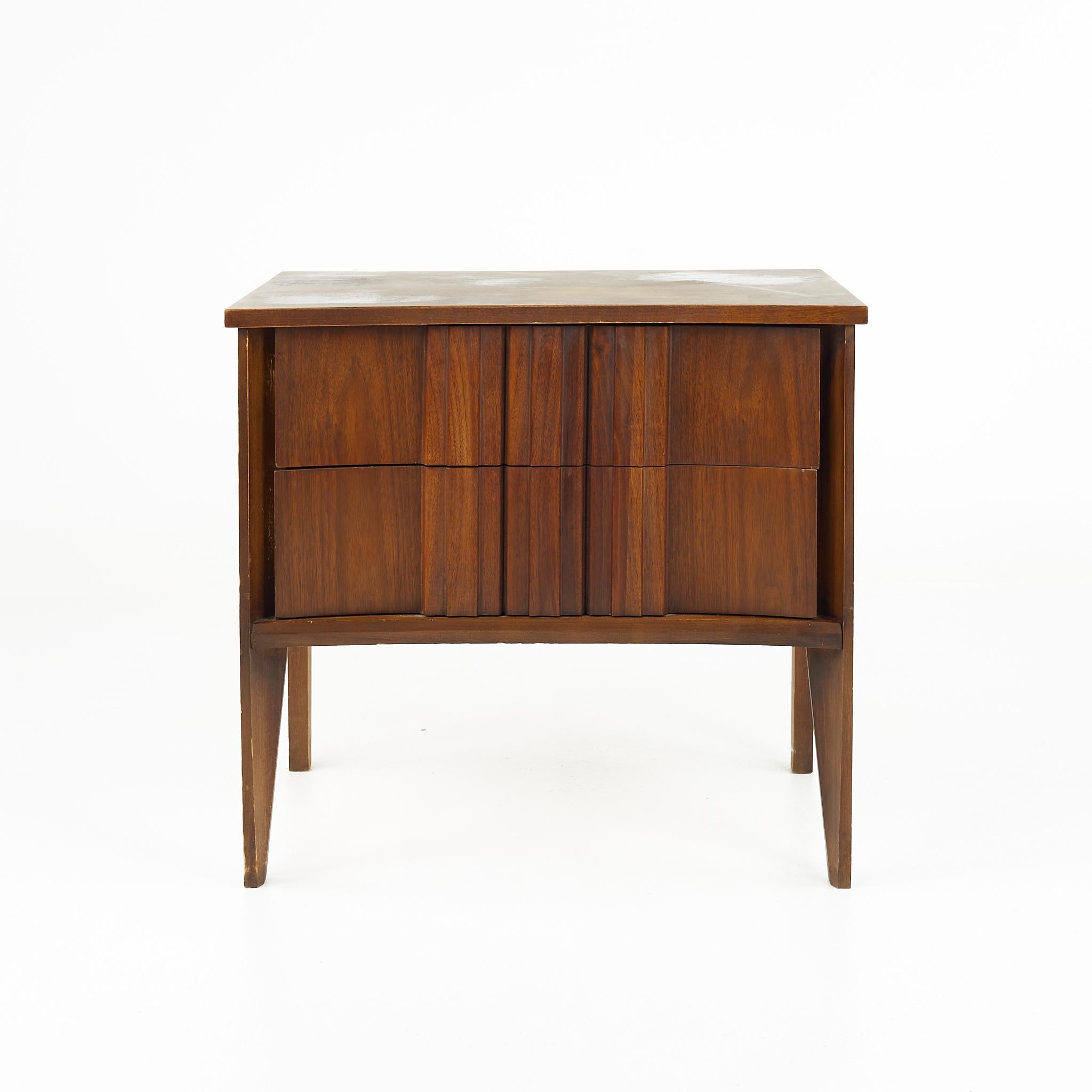 Thomasville style mid century Brutalist walnut nightstand

This nightstand measures: 25 wide x 16 deep x 23 inches high

?All pieces of furniture can be had in what we call restored vintage condition. That means the piece is restored upon