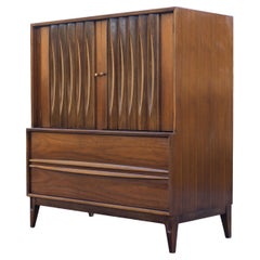Thomasville Tiki Louvered 9-Drawer Sculpted Walnut Dresser & Mirror Mid Century