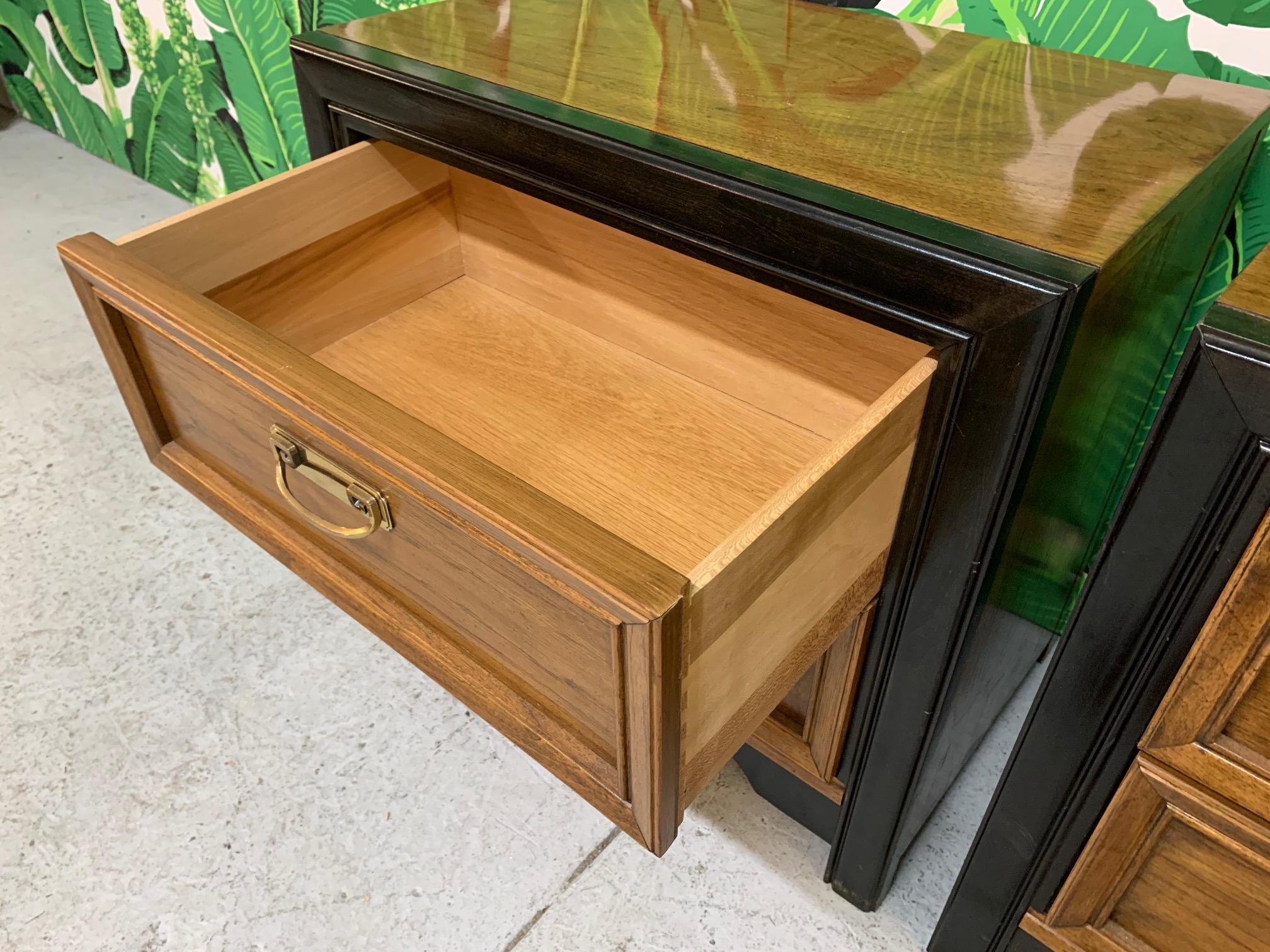 Thomasville Two-Toned Nightstands In Good Condition In Jacksonville, FL