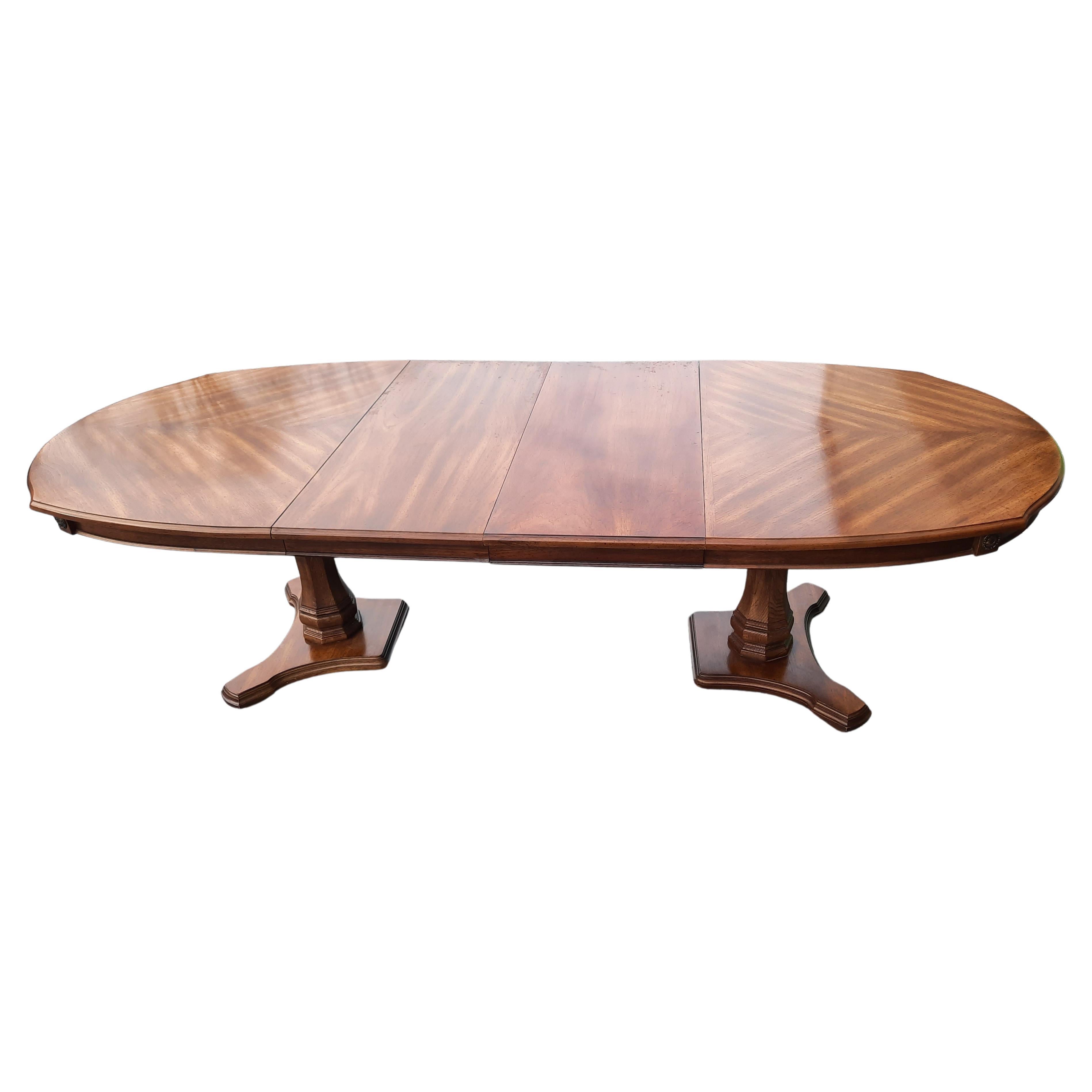 Beautiful Thomasville walnut book matched top dining table. For medium size dining room area or large dining room. Comes with two 18